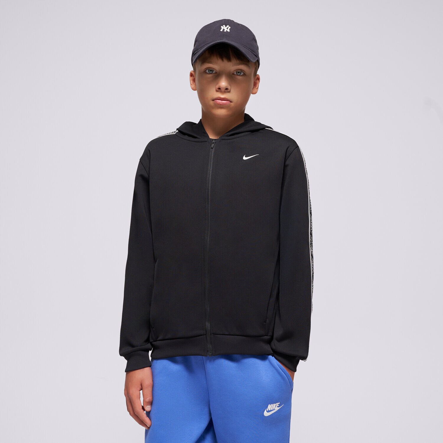 Copii bluză NIKE BLUZĂ CU GLUGĂ K NSW DF CLUB+ POLY FZ HDY BOY HQ9320-010 Negru