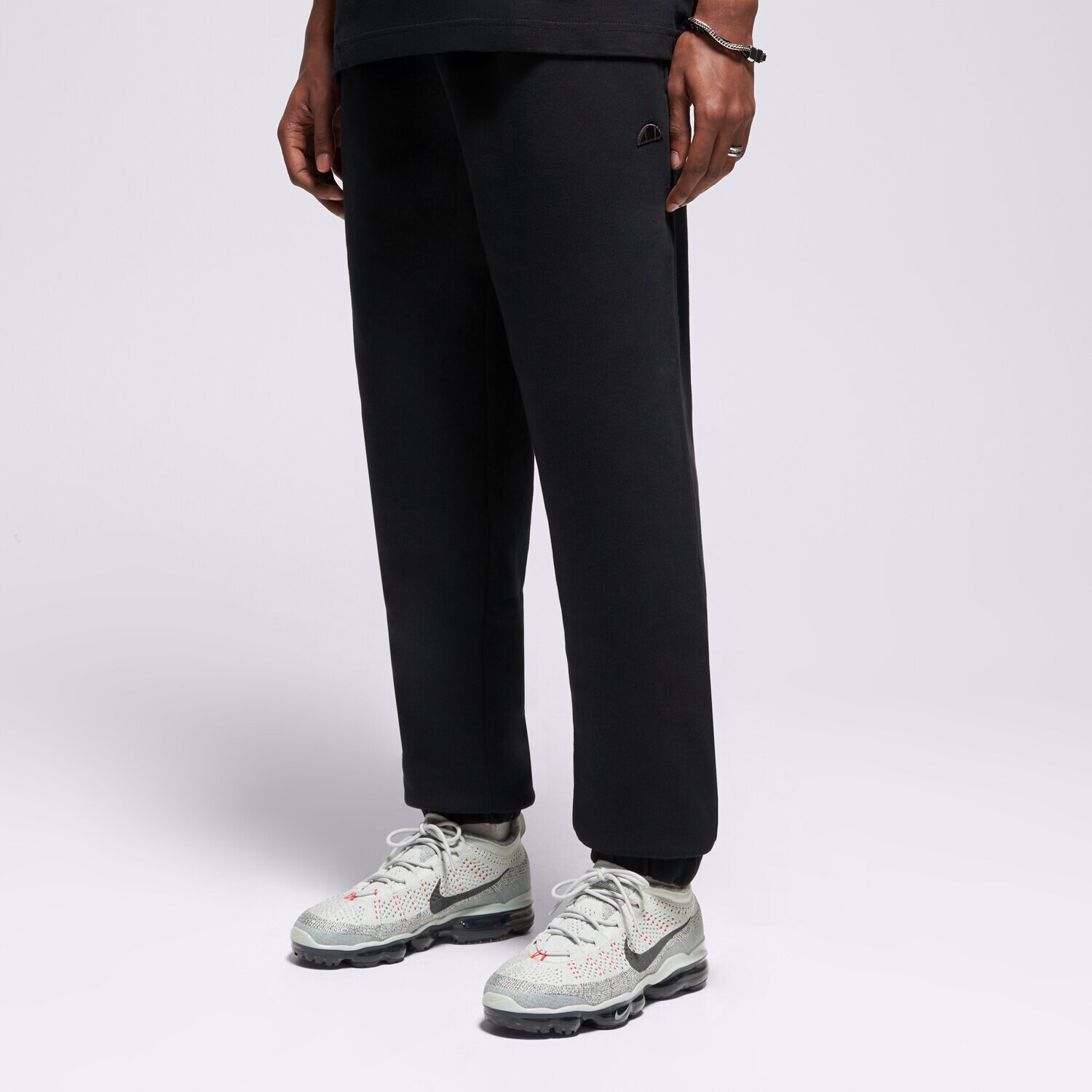 Bărbați pantaloni ELLESSE PANTALONI  LOMMA JOG PANT BLK MN SMG22038015 Negru