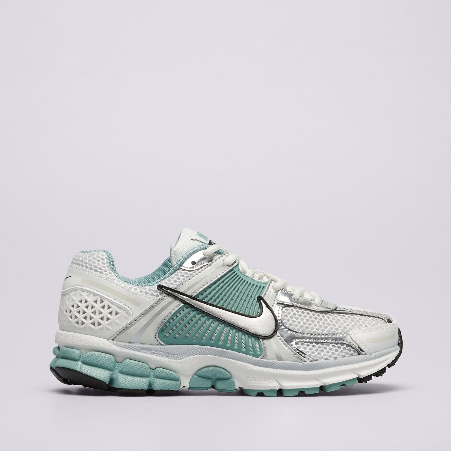 Femei pantofi sport NIKE W ZOOM VOMERO 5 NEWS HF1877-101 Alb