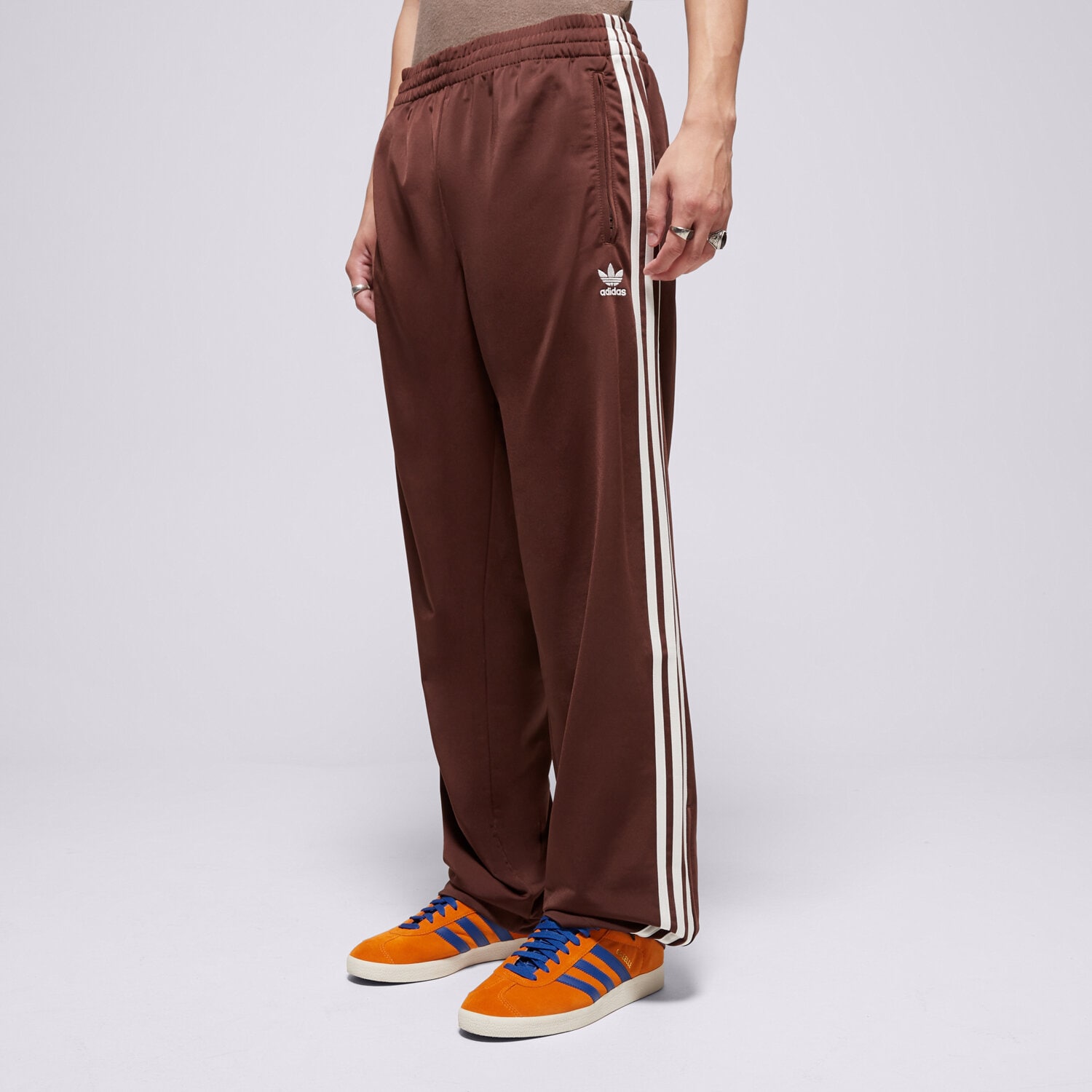 Bărbați pantaloni ADIDAS PANTALONI  FIREBIRD TP KA0482 Maro