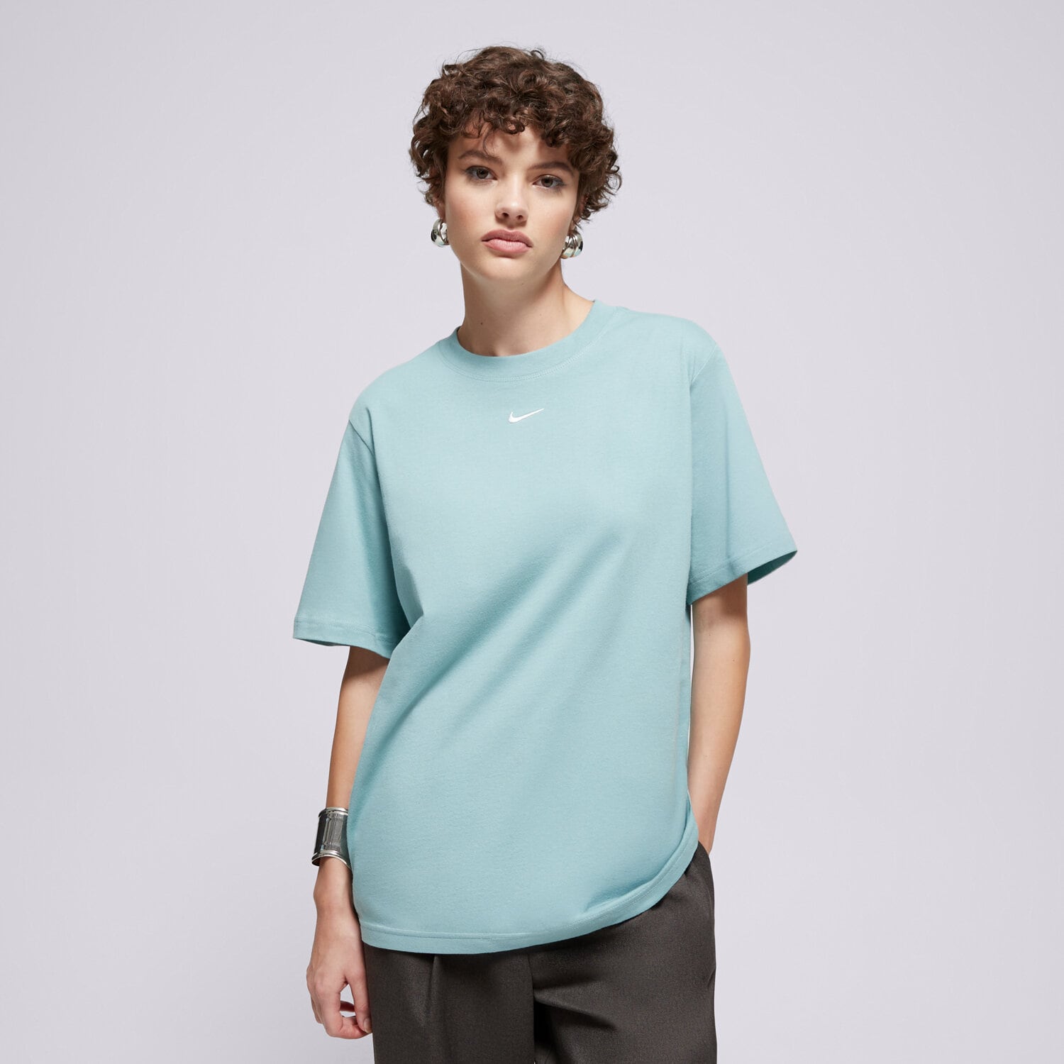 Femei tricou NIKE TRICOU W NSW TEE ESSNTL LBR FD4149-017 Verde