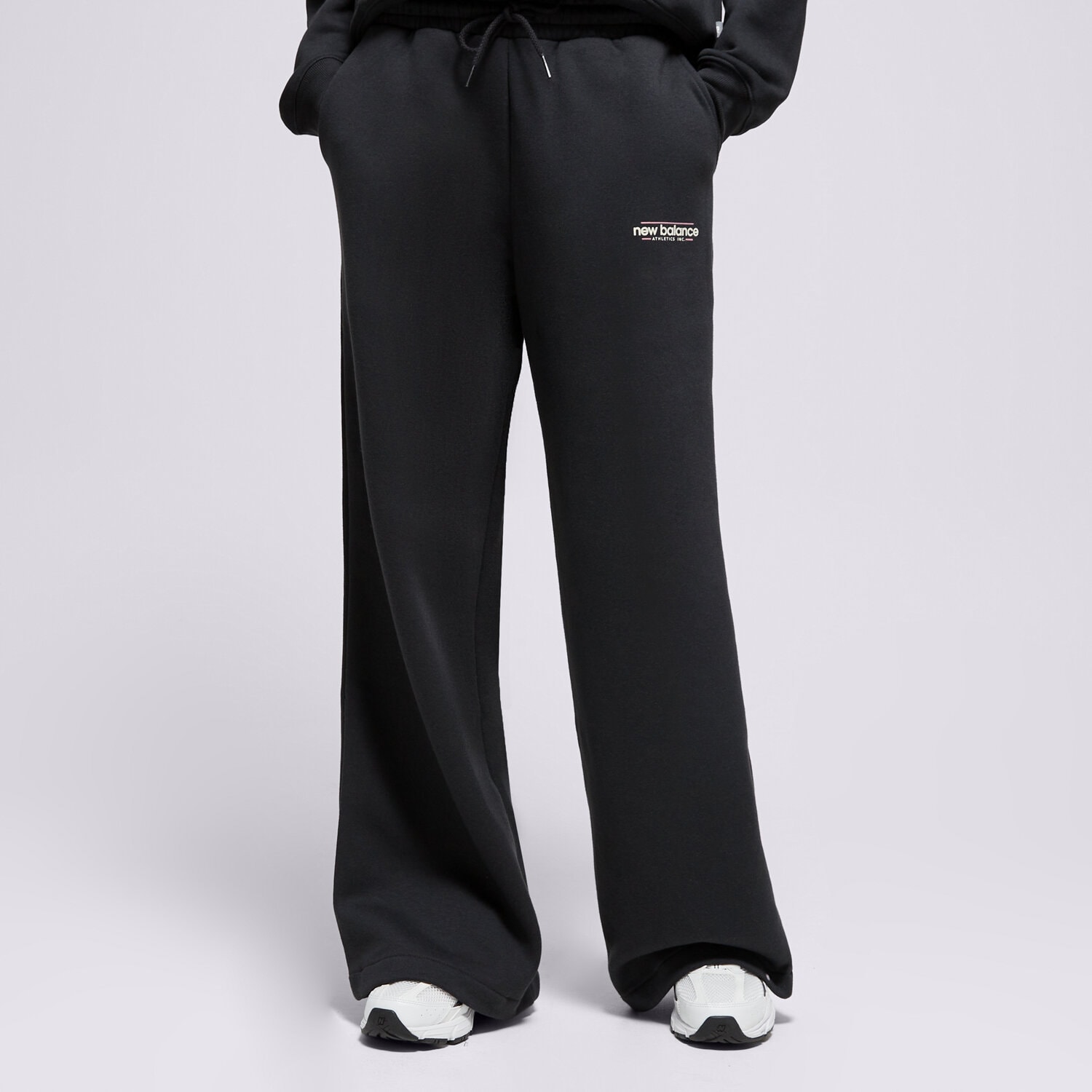 Femei pantaloni NEW BALANCE PANTALONI  REIMAGINED FLEECE WIDE LEG PANT WP53903BK Negru