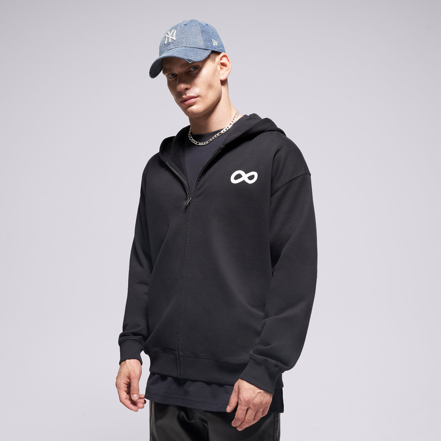 Bărbați bluză PROSTO BLUZĂ ZIP HOODIE INFINITY BLACK KL252MSWE2141 Negru