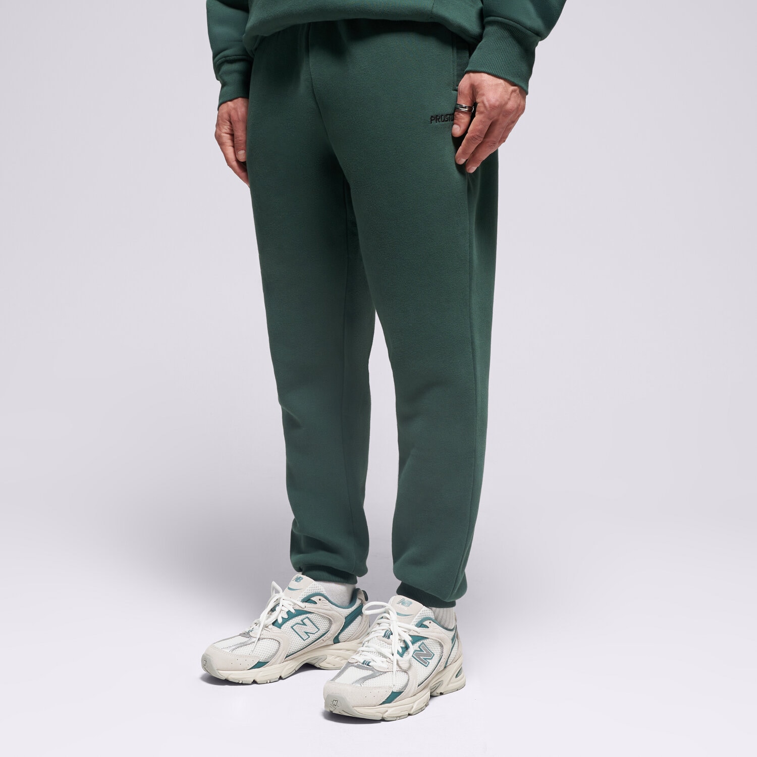 Bărbați pantaloni PROSTO PANTALONI  SWEATPANTS DARN WASHED GREEN KL252MPAN4142 Verde