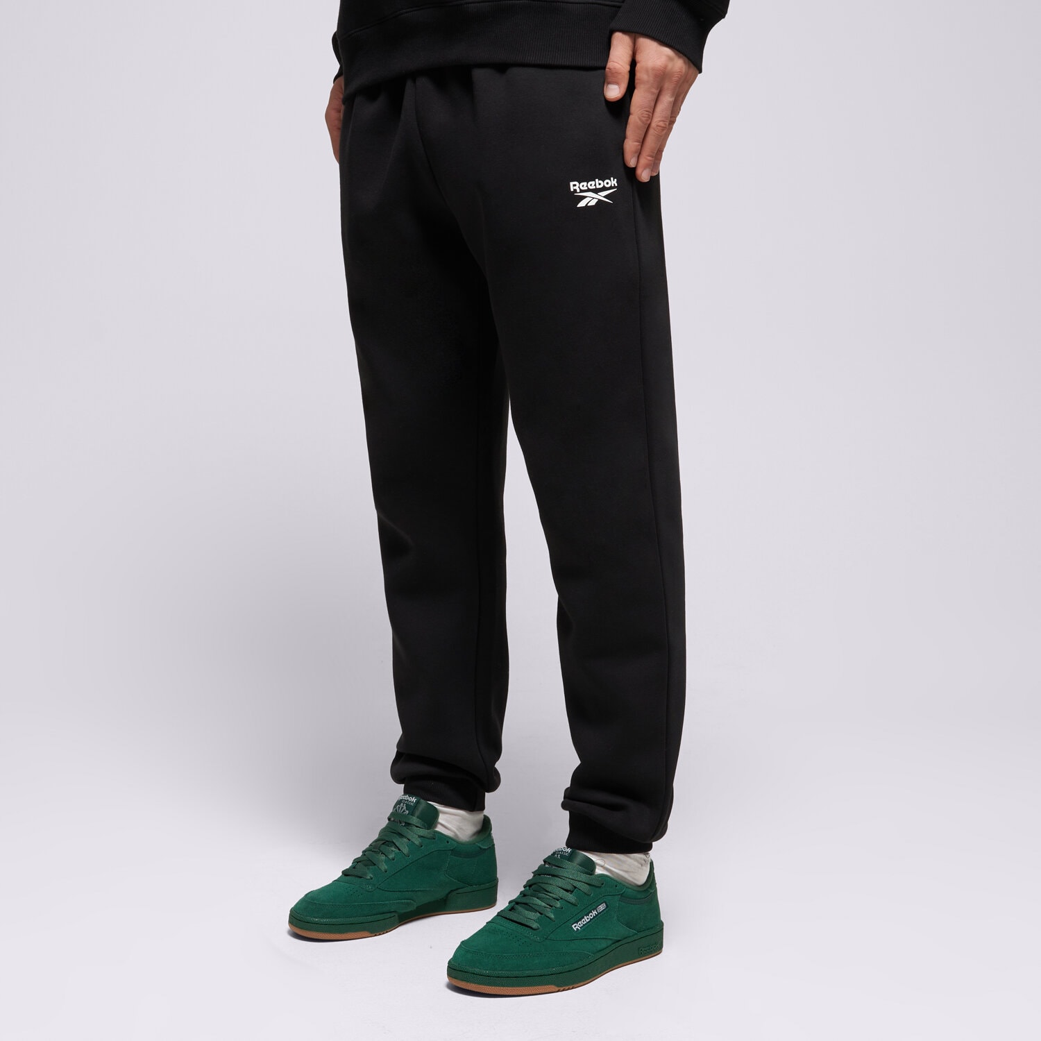 Bărbați pantaloni REEBOK PANTALONI  ANDRE SMALL LOGO CUFFED 100240231 Negru