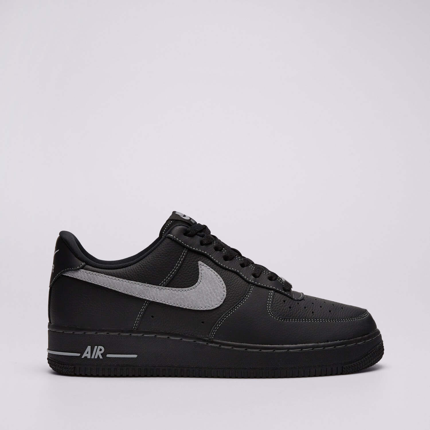 Barbați pantofi sport NIKE AIR FORCE 1 '07 LV8 ESS+ HQ2037-006 Negru