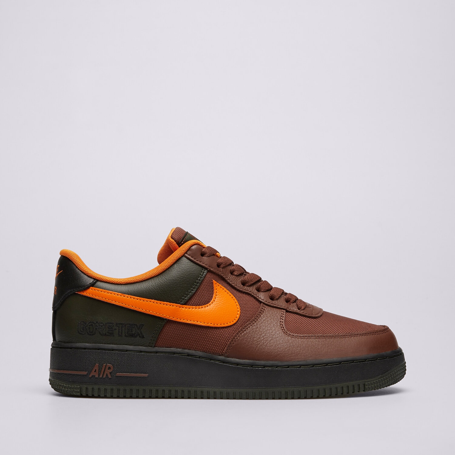 Barbați pantofi sport NIKE AIR FORCE 1 GTX CK2630-201 Maro
