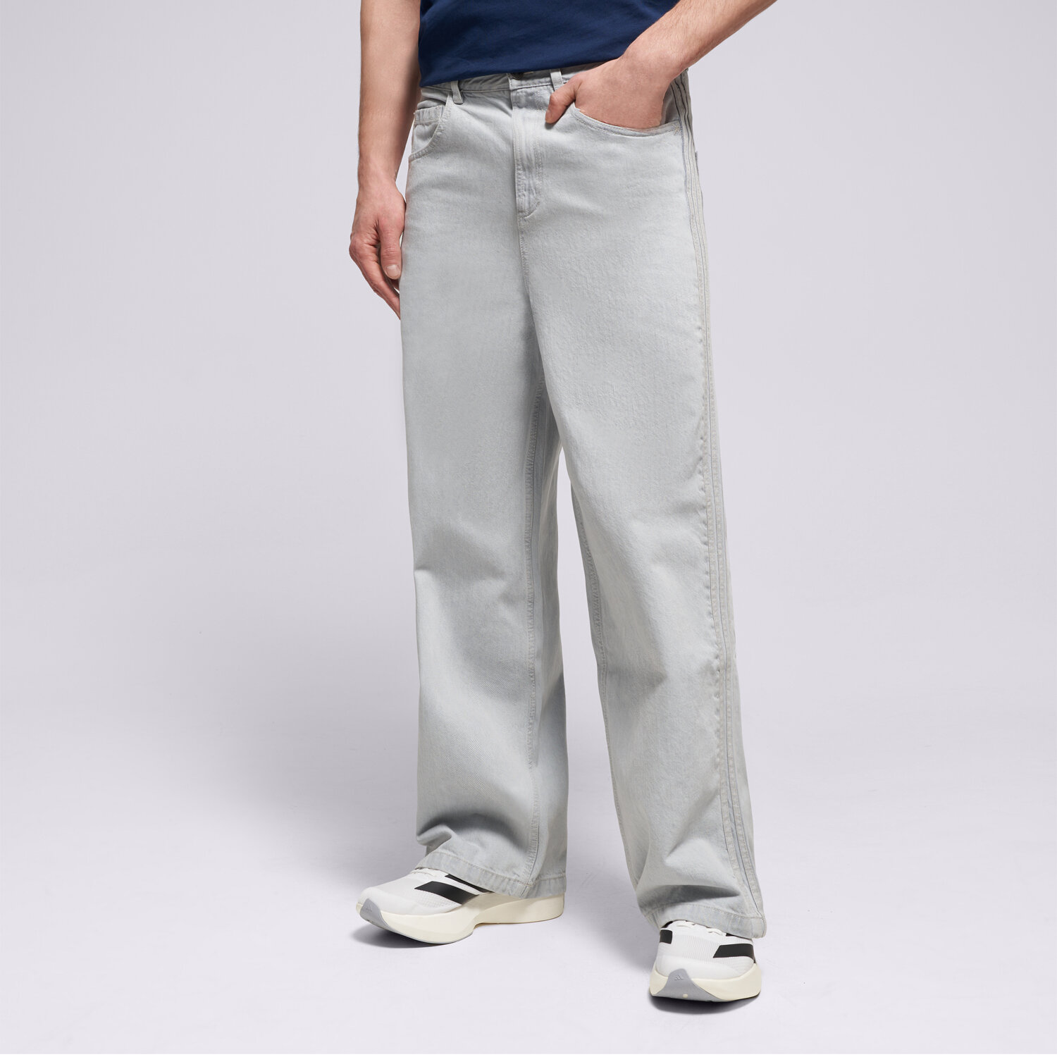 Bărbați pantaloni ADIDAS PANTALONI  90S ALTERNATIVE SPORT WIDE LEG SKATER JEAN KS6845 Albastru