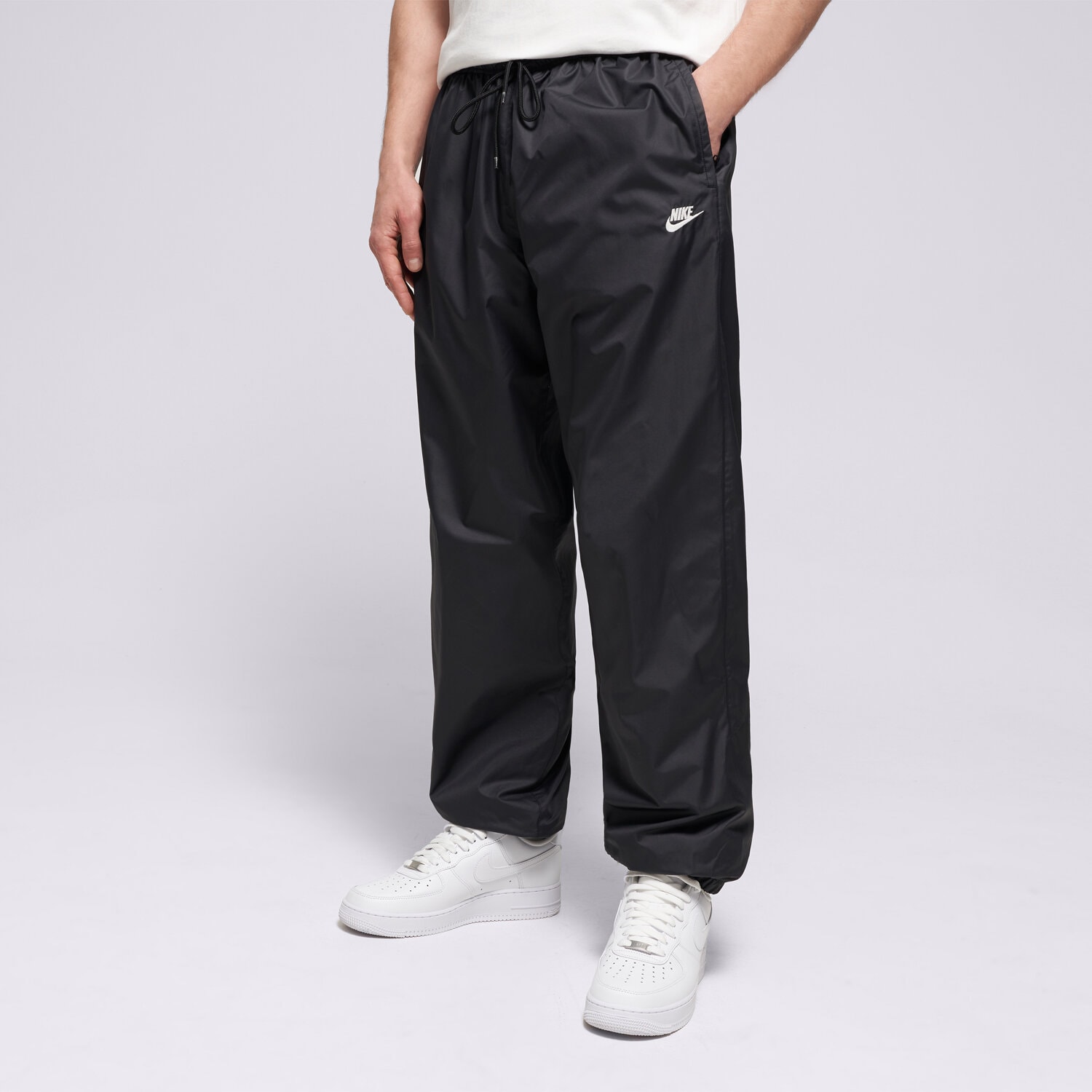 Bărbați pantaloni NIKE PANTALONI  M NK WR LND PANT 26 HV8371-010 Negru