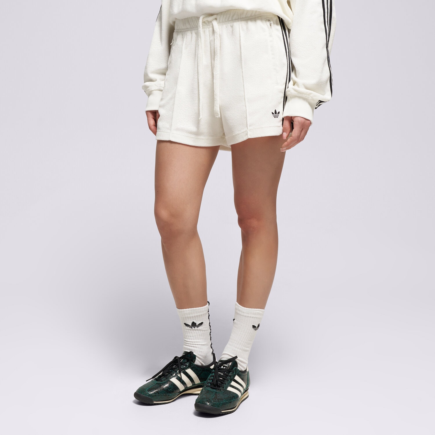 Femei pantaloni scurți ADIDAS PANTALONI SCURȚI TT SHORTS KD1397 cremă