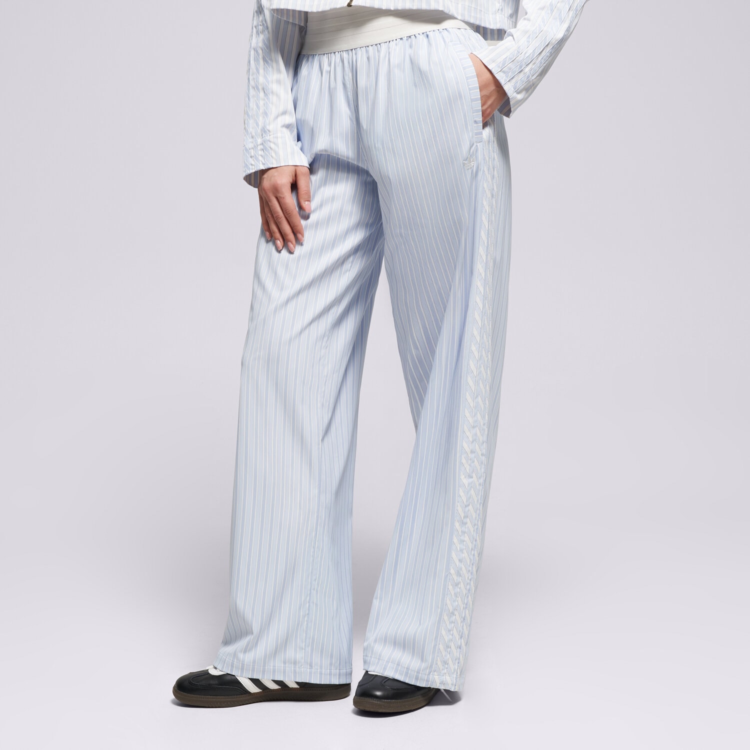 Femei pantaloni ADIDAS PANTALONI  P ESS PT KE1073 Albastru