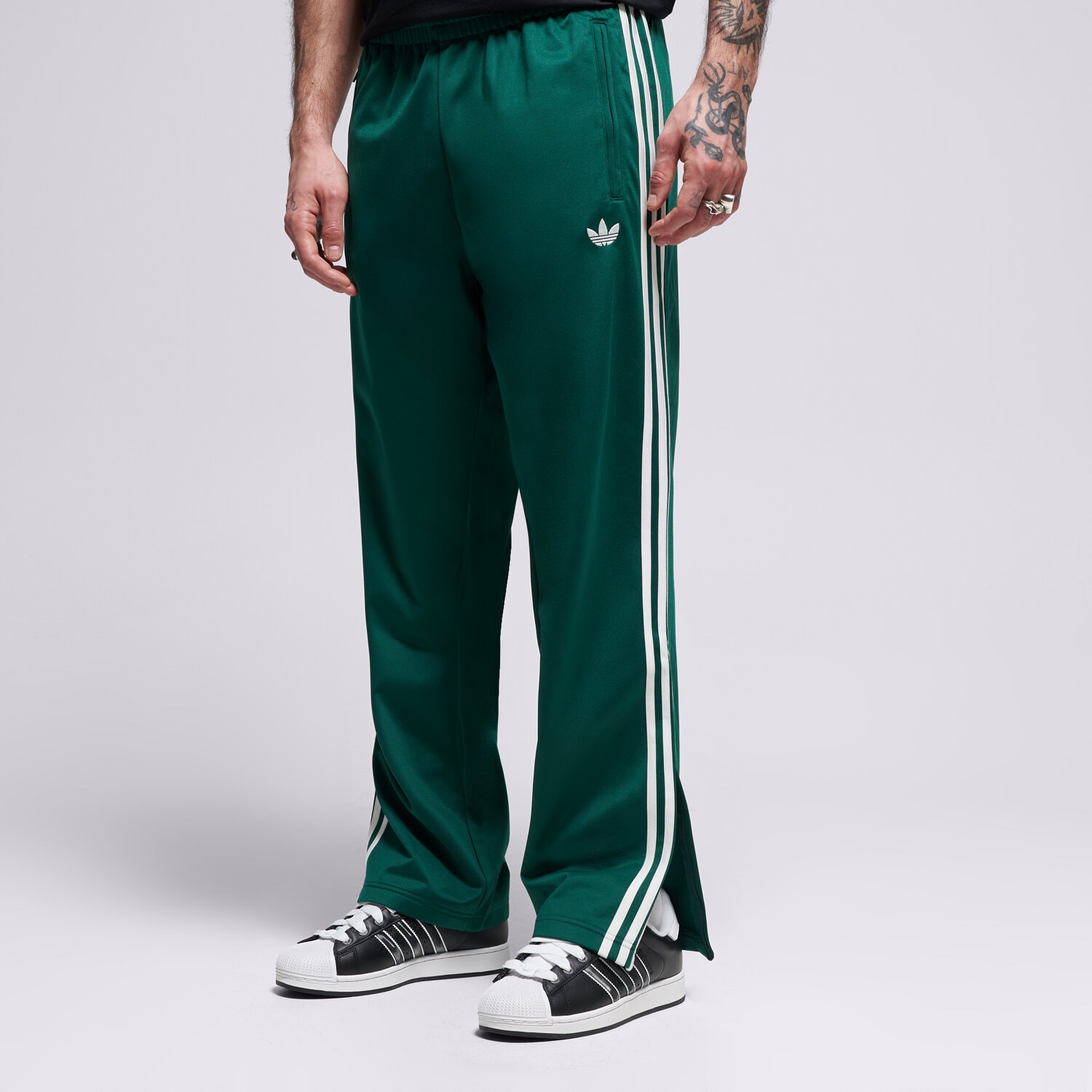 Bărbați pantaloni ADIDAS PANTALONI  FIREBIRD TP KD8317 Verde