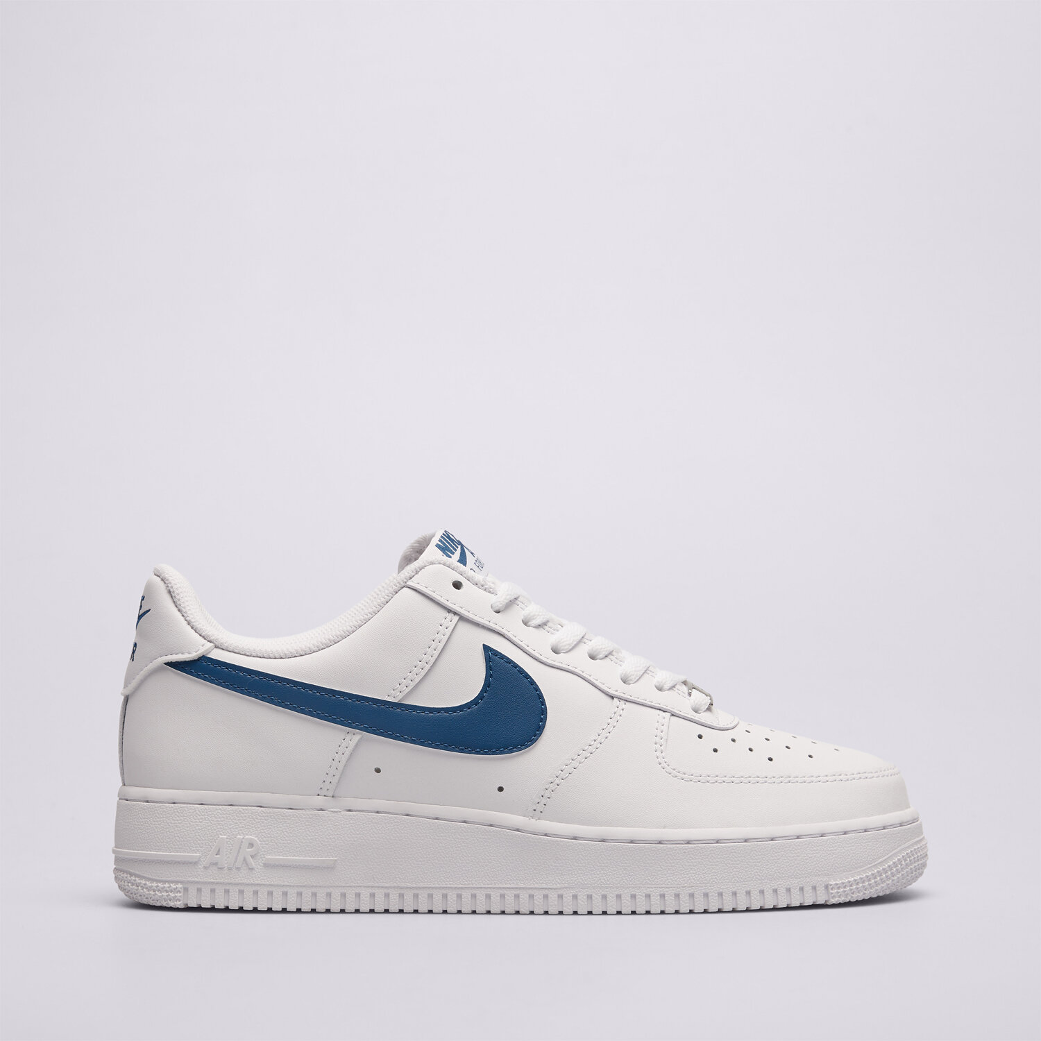 Barbați pantofi sport NIKE AIR FORCE 1 '07 ESS FJ4146-123 Alb