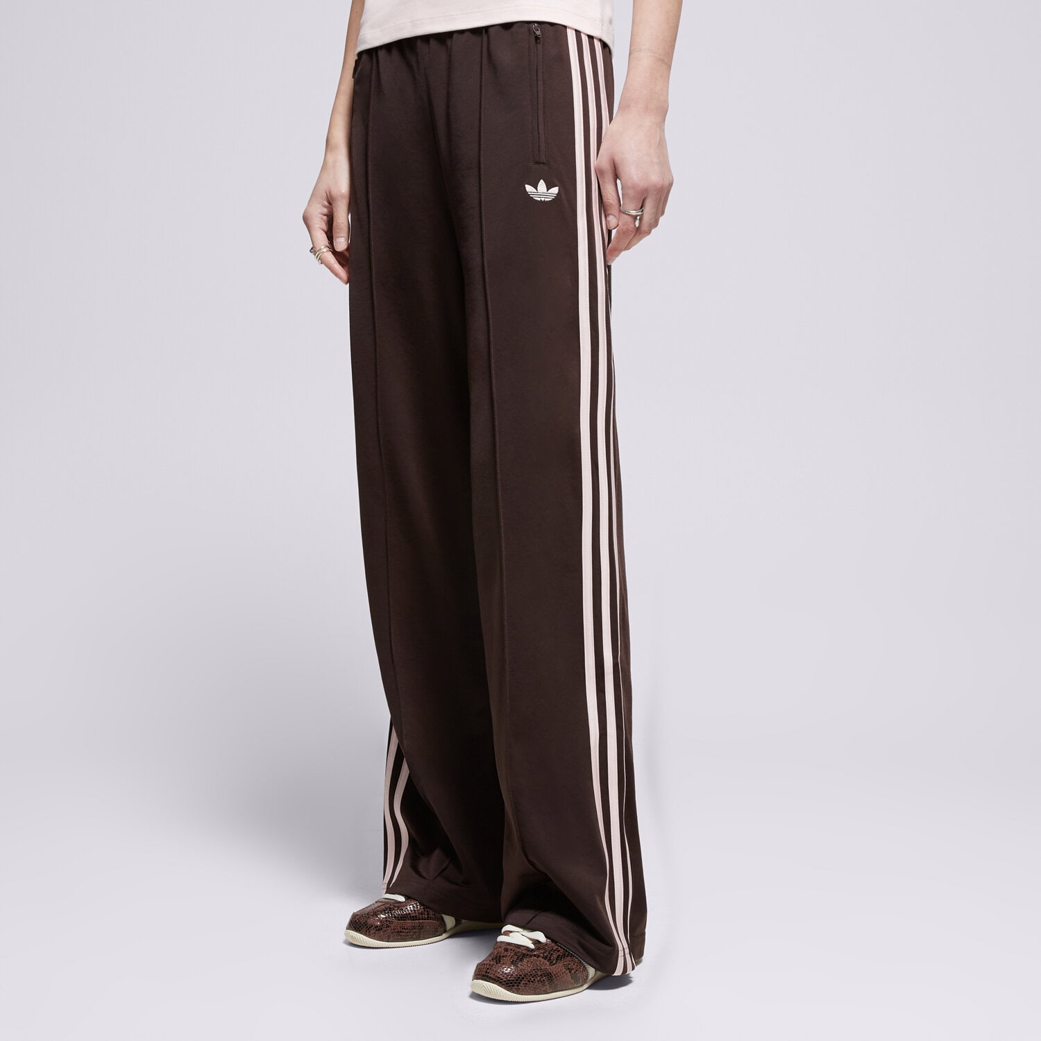 Femei pantaloni ADIDAS PANTALONI  FB LOOSE TP KD3664 Maro