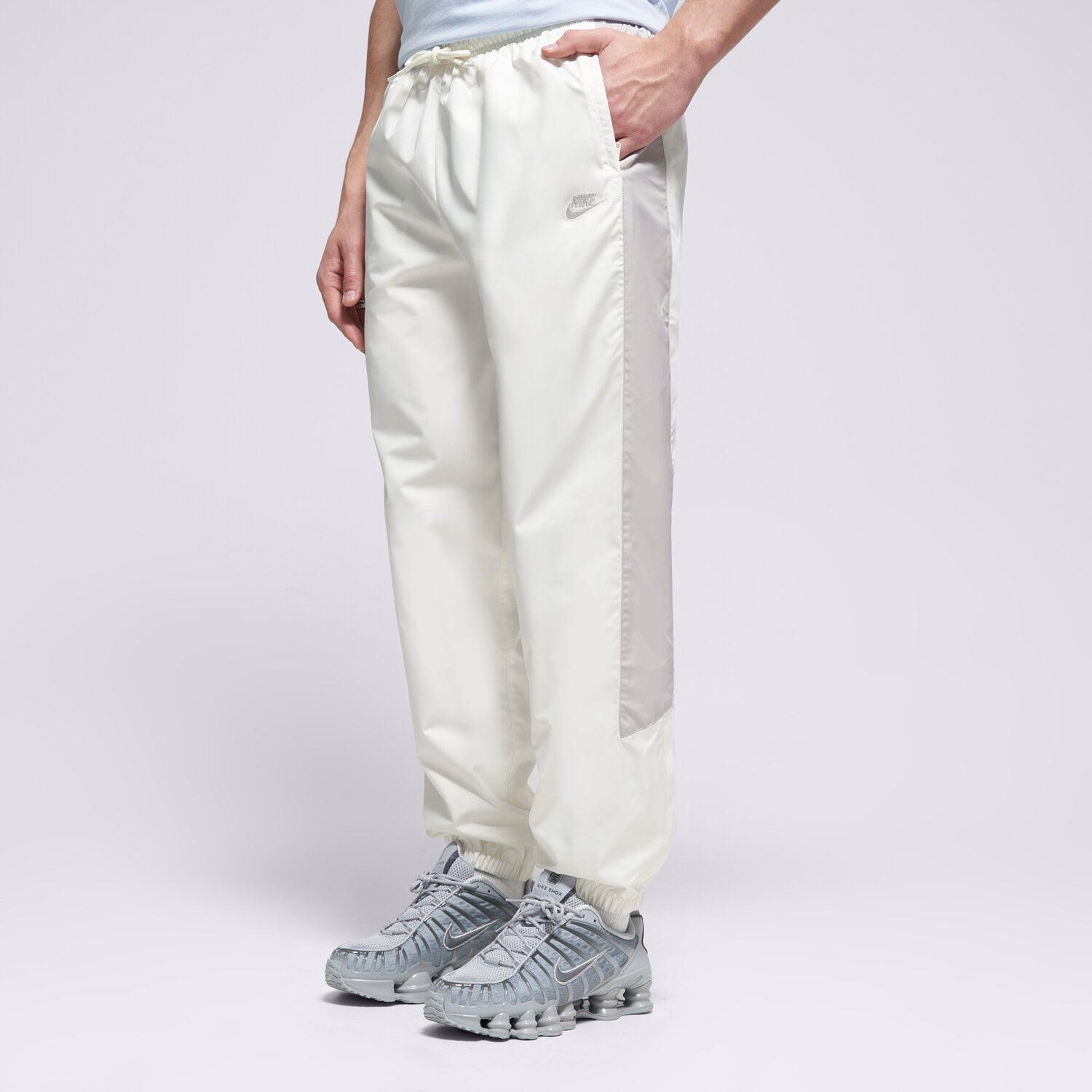 Bărbați pantaloni NIKE PANTALONI  M NK WR LND PANT 26 HV8371-134 Alb