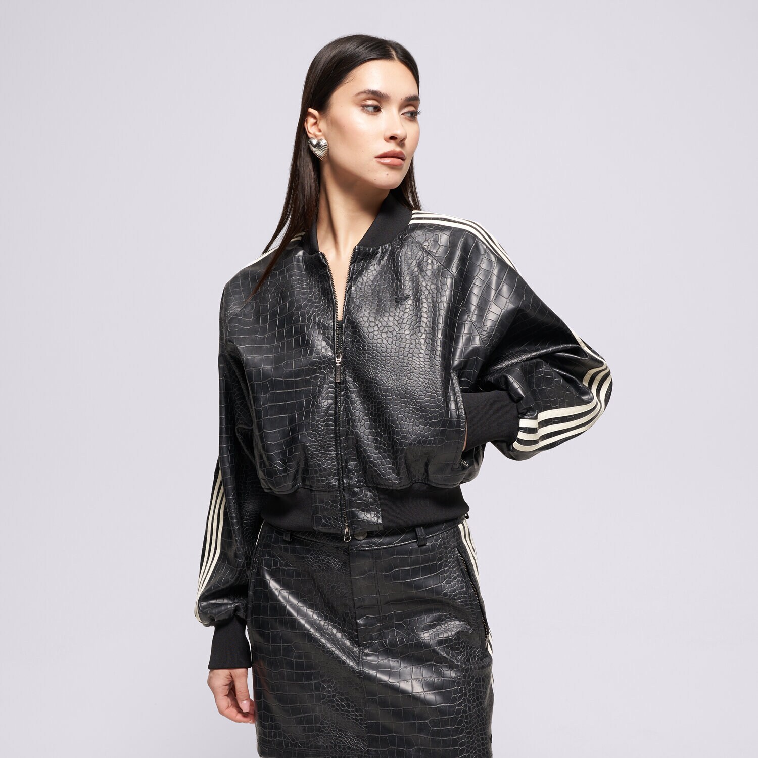 Femei jachetă ADIDAS JACHETĂ SST PLTHR JKT KE5035 Negru