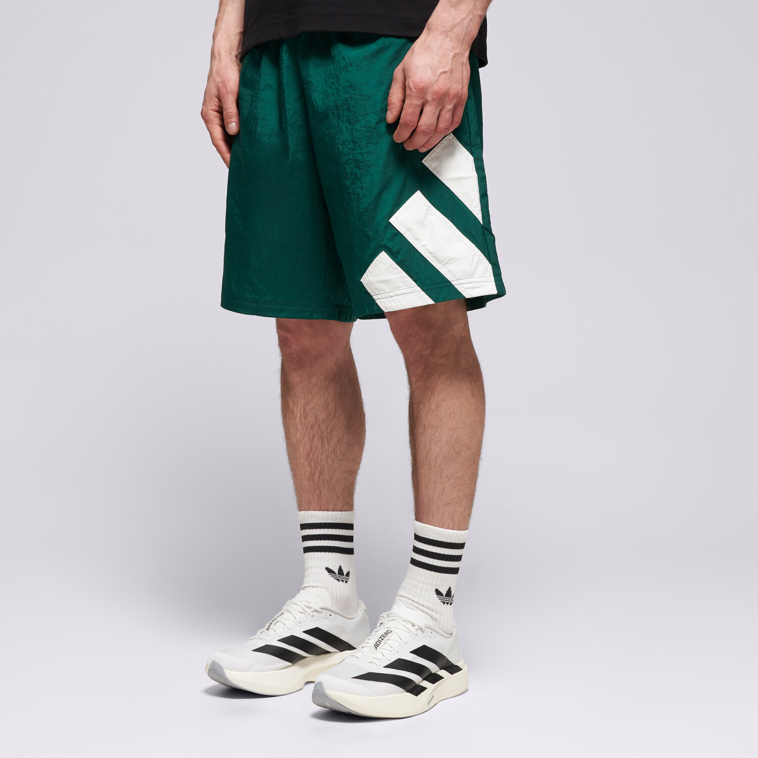 Femei pantaloni scurți ADIDAS PANTALONI SCURȚI GRFX SHORT KD4073 Verde