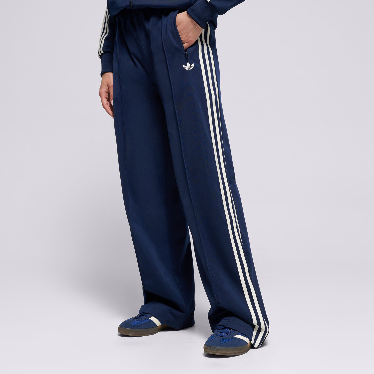 Femei pantaloni ADIDAS PANTALONI  FB LOOSE TP KC9018 Bleumarin