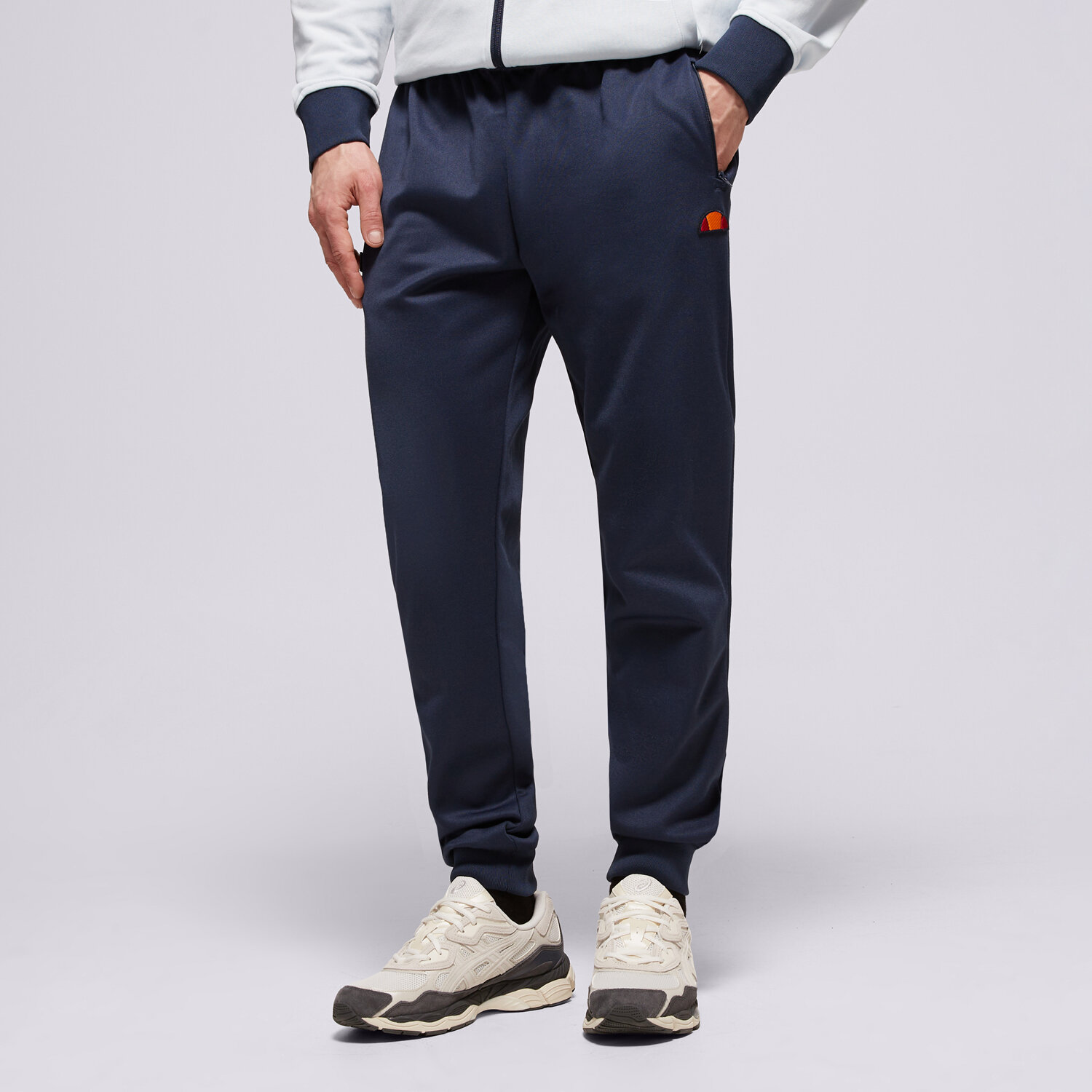 Bărbați pantaloni ELLESSE PANTALONI  BERTONI TRACK PANT NAVY SHR04351429 Bleumarin