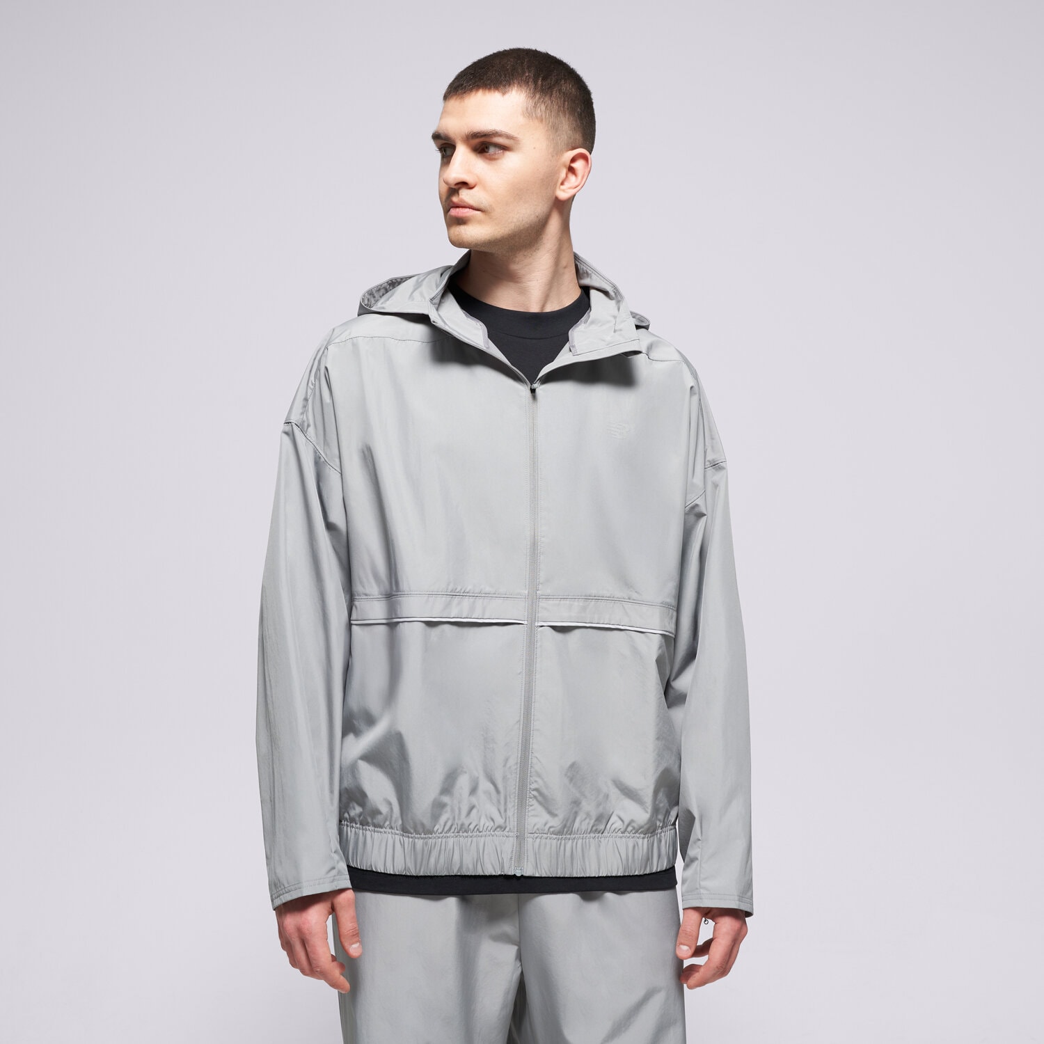 Bărbați jachetă NEW BALANCE JACHETĂ POLIAMIDĂ ELUSIVE SHELL JACKET MJO5BXYST Gri