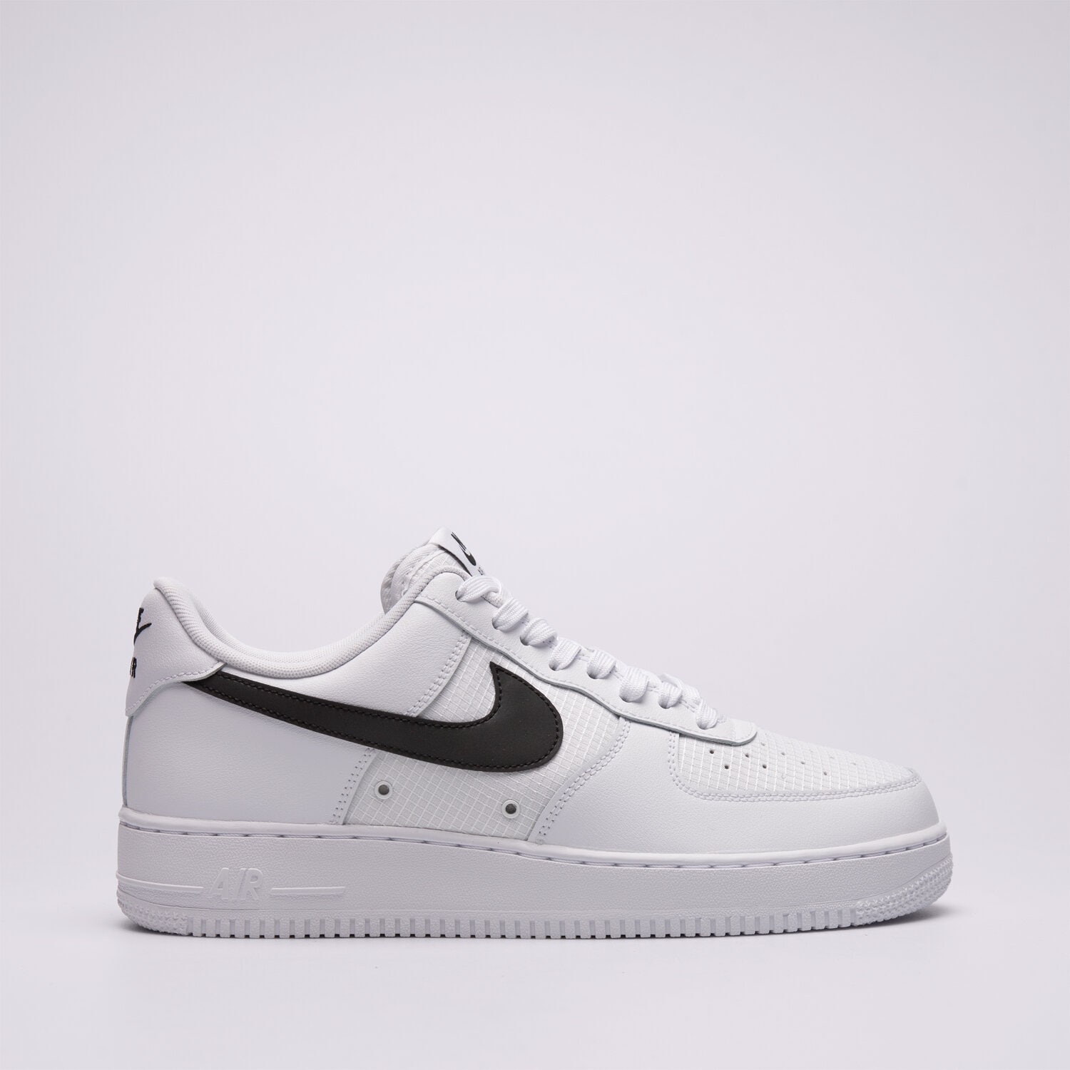 Barbați pantofi sport NIKE AIR FORCE 1 '07 LOW LV8 TECH IR0952-100 Alb