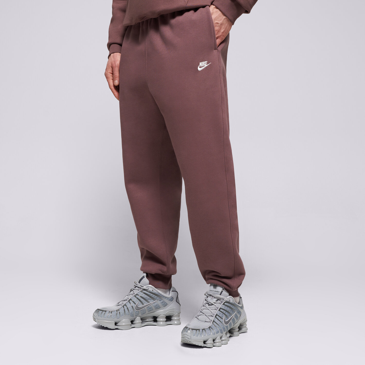 Bărbați pantaloni NIKE PANTALONI  M NK CLUB BB JOGGER FN3787-502 Maro