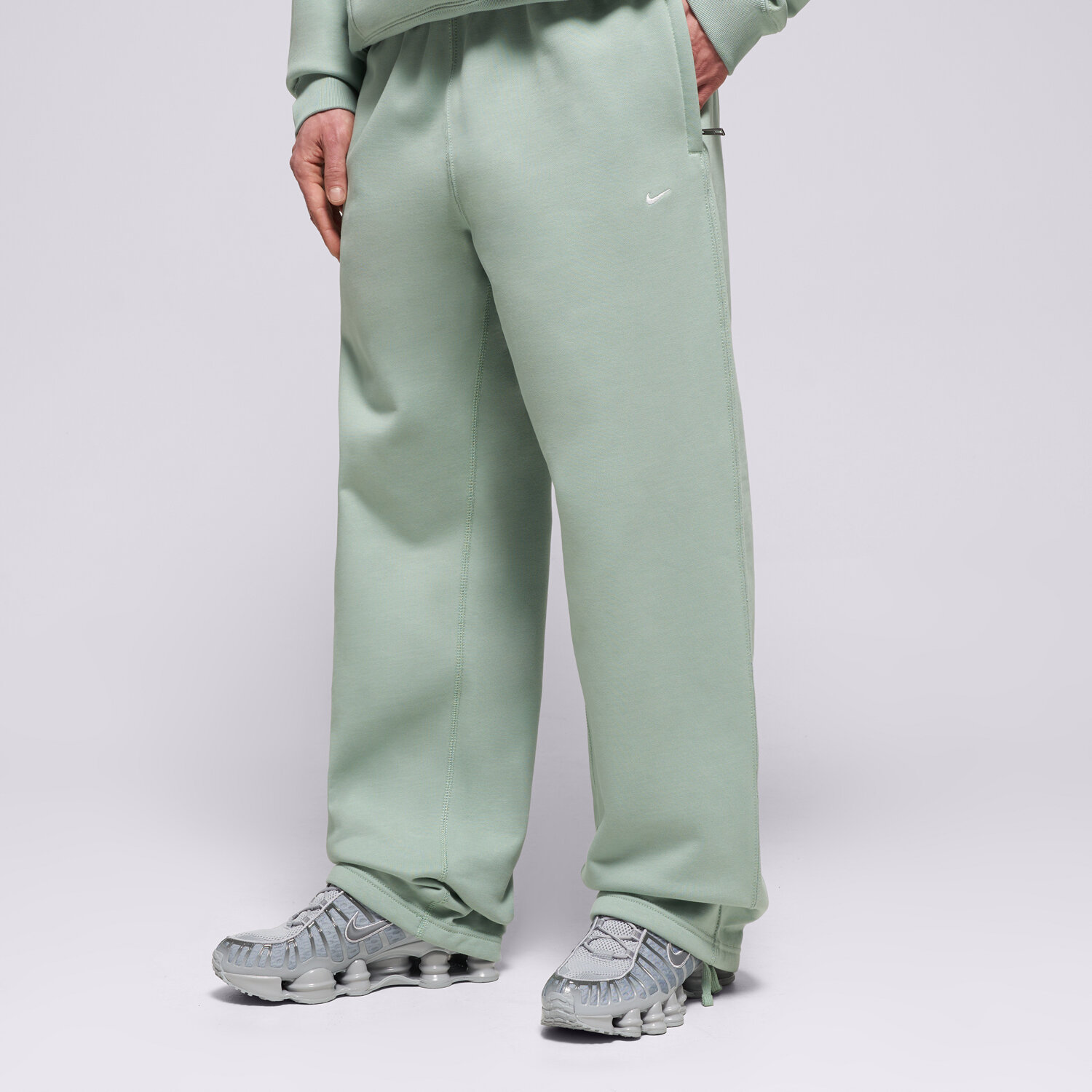 Bărbați pantaloni NIKE PANTALONI  M NL SOLO SWSH BB OH PANT HV1090-006 Verde