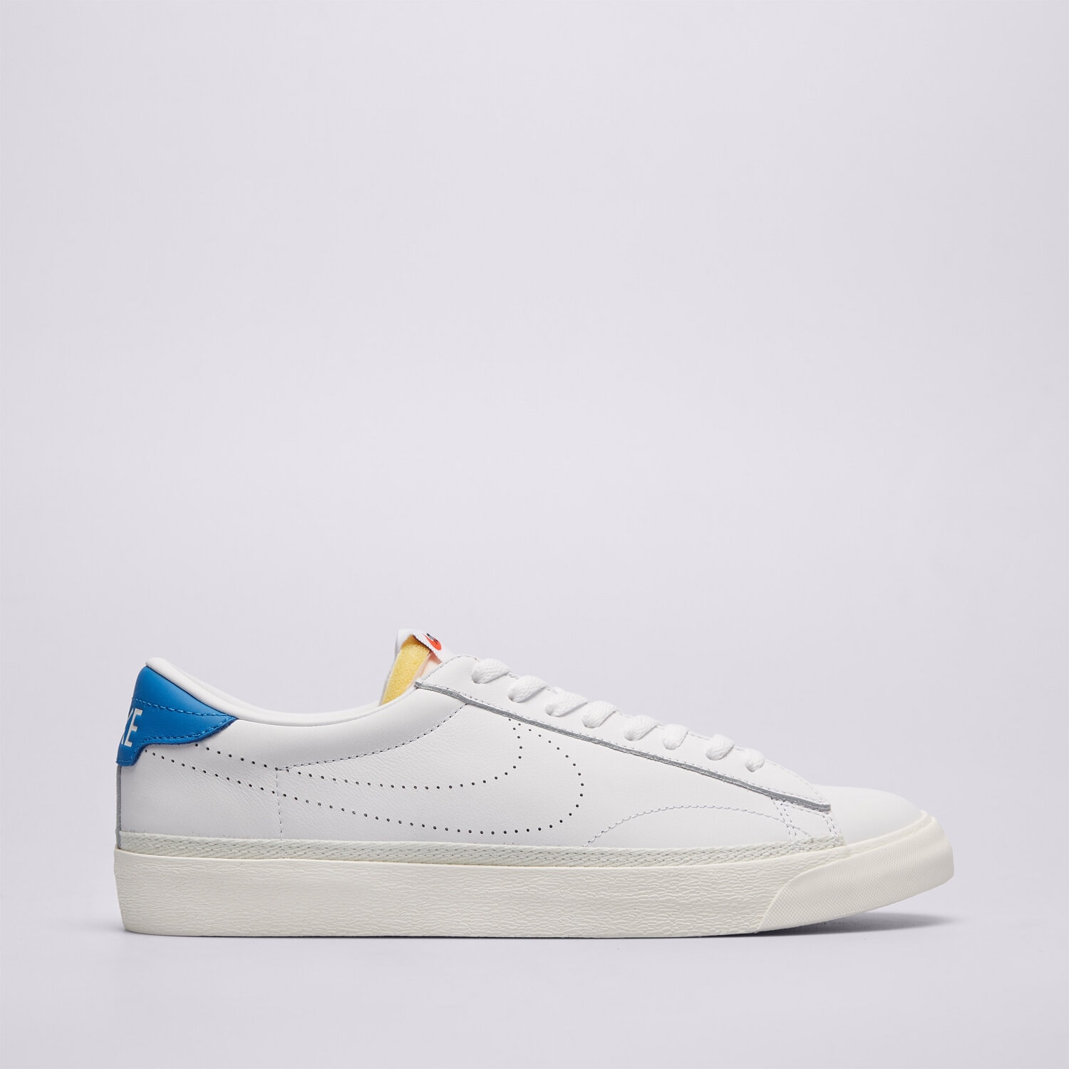 Barbați pantofi sport NIKE TENNIS CLASSIC AC IO1738-100 Alb