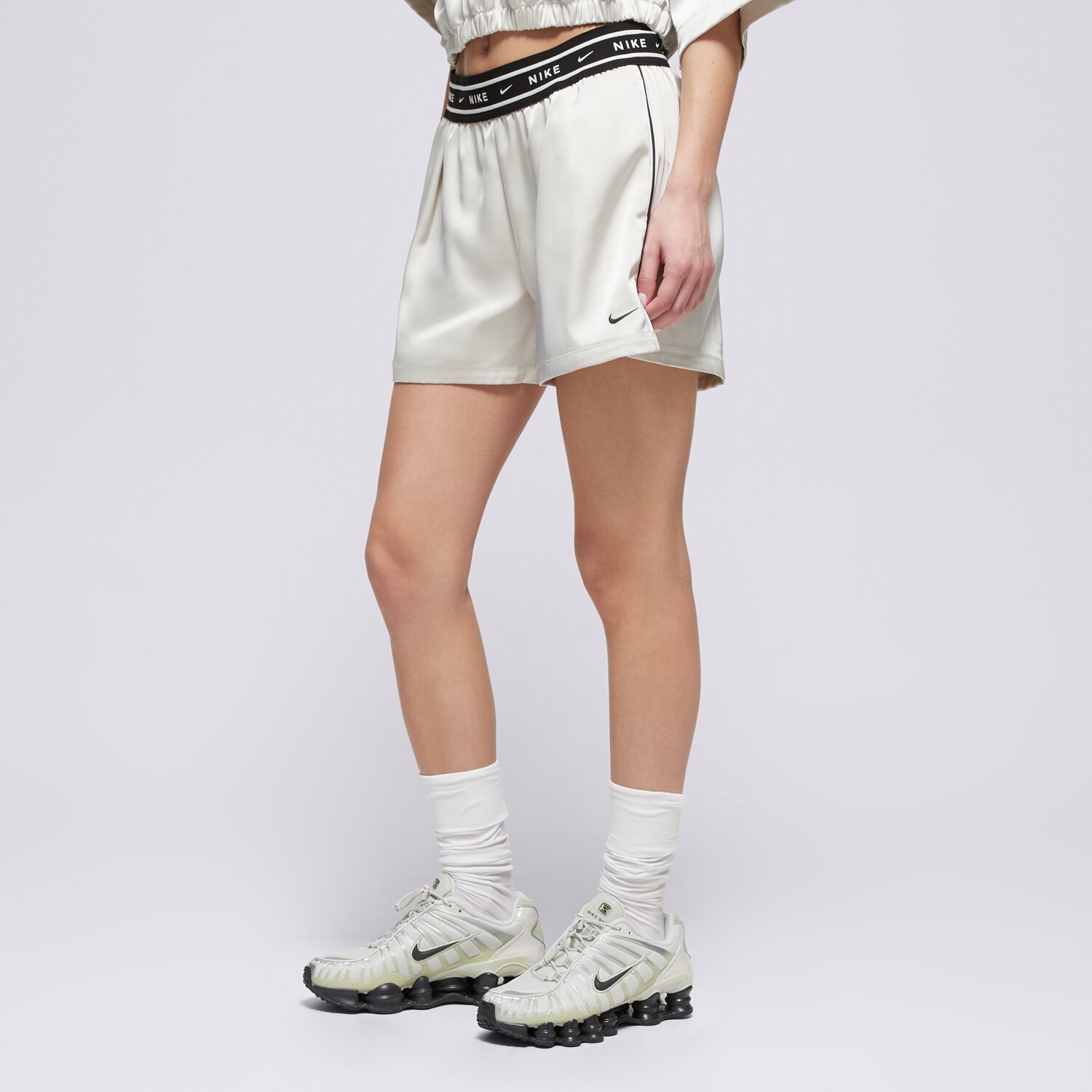 Femei pantaloni scurți NIKE PANTALONI SCURȚI W NSW OFFLN WVN STN SHORT IH1328-072 cremă