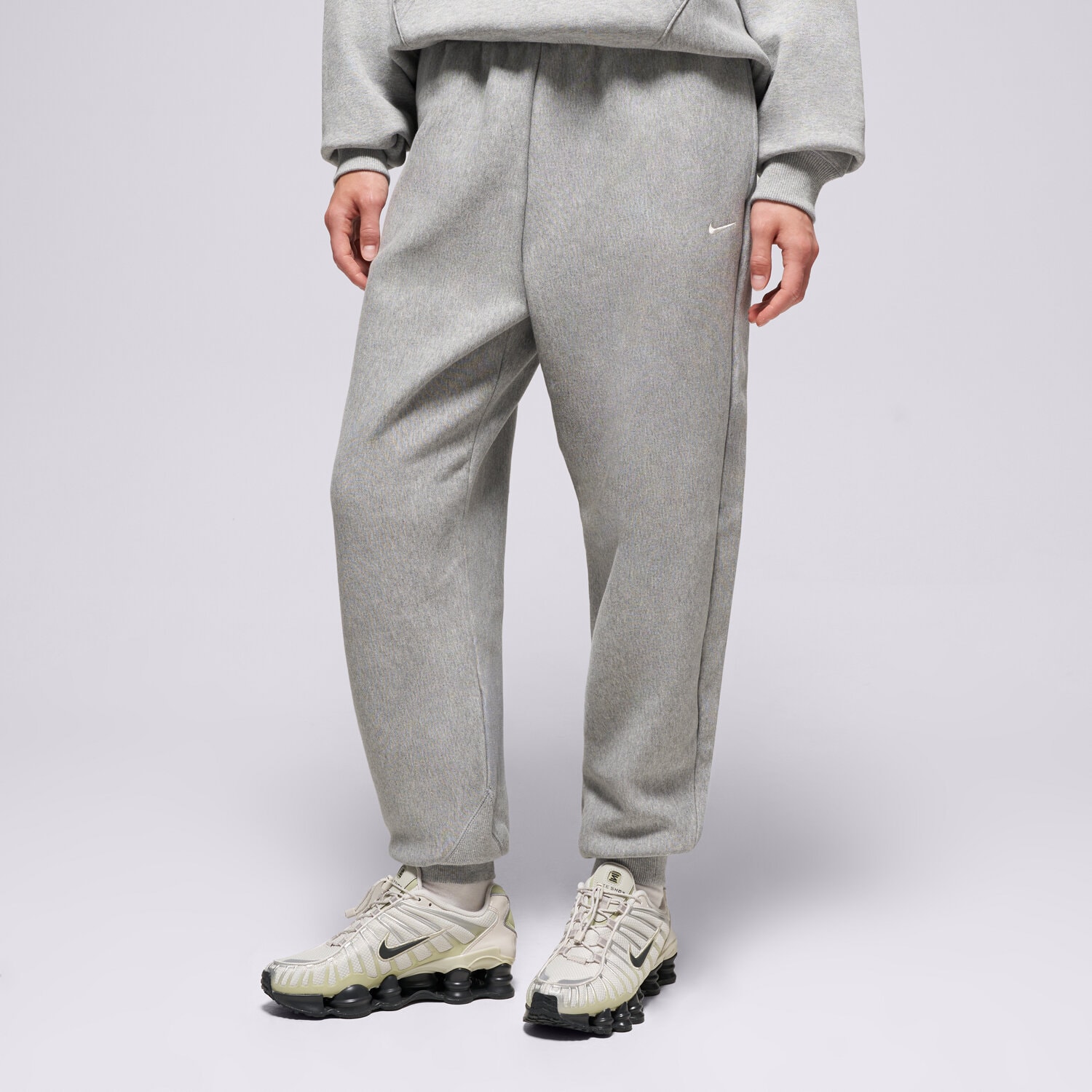 Femei pantaloni NIKE PANTALONI  W NK STDO OS JOGGER FLC HVY IO2109-063 Gri