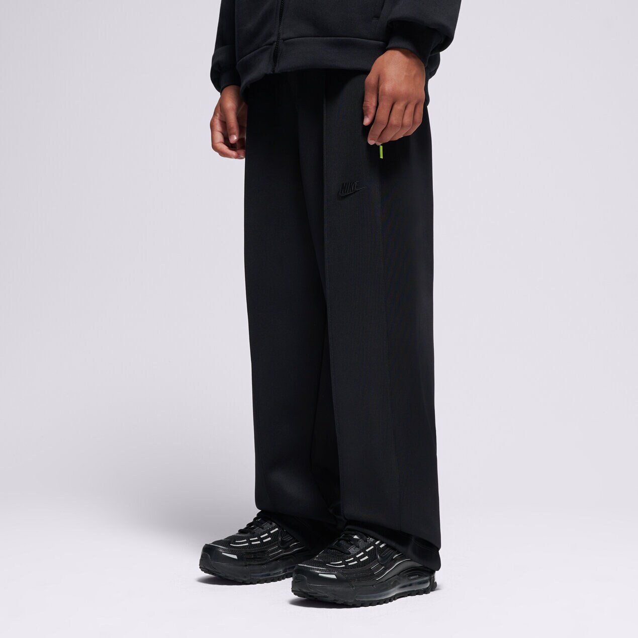 Pantaloni pentru copii NIKE PANTALONI  B NSW CLN POLYKNIT PANT IM4523-010 Negru