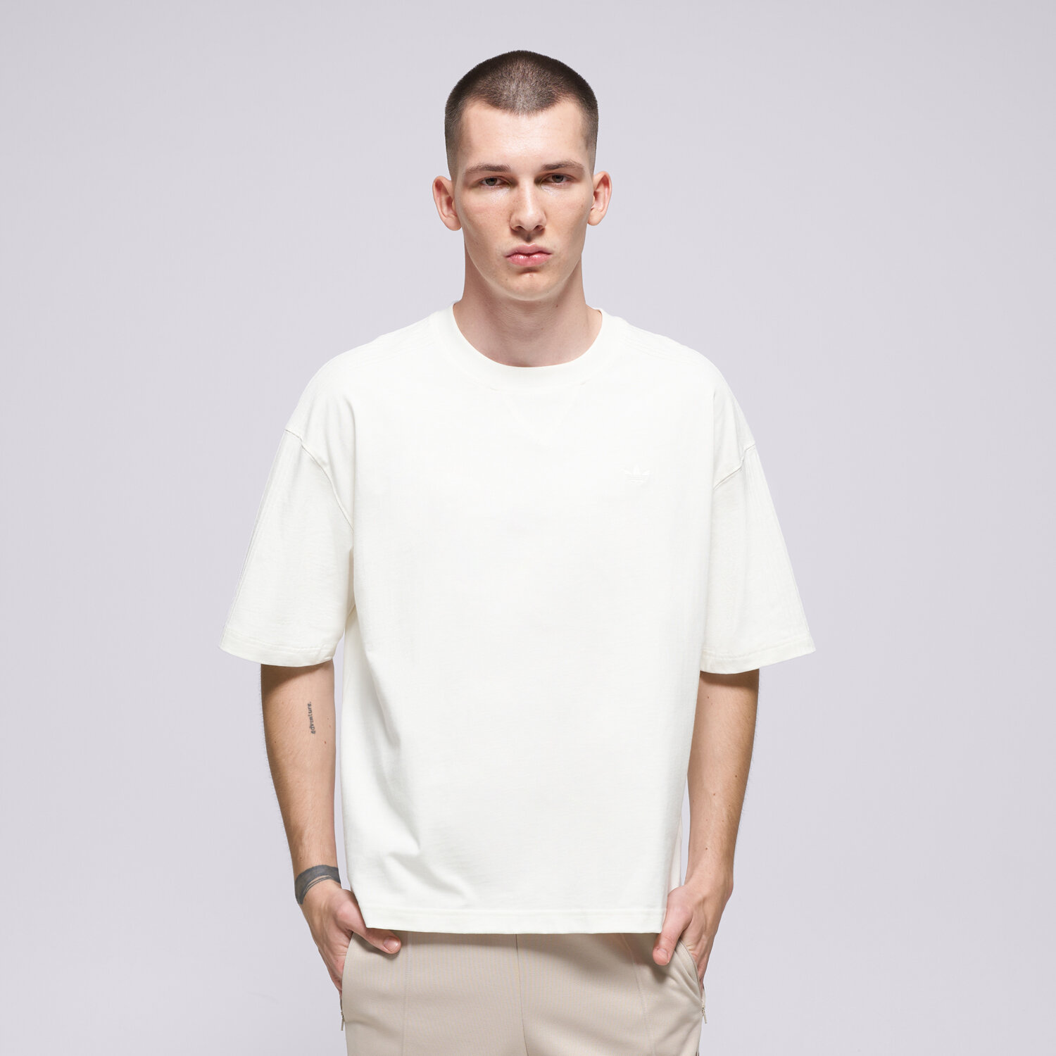 Bărbați tricou ADIDAS TRICOU P ESS TEE KR4525 Alb