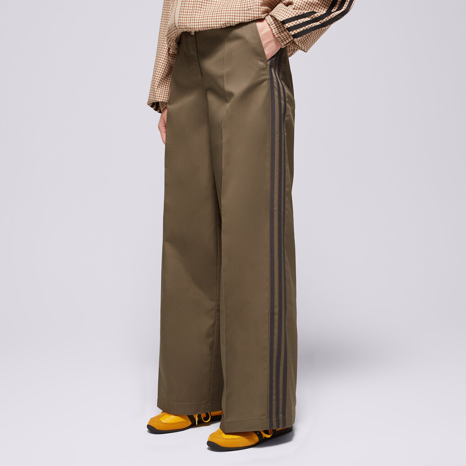 Femei pantaloni ADIDAS PANTALONI  TAILORED PANT KS9950 Kaki
