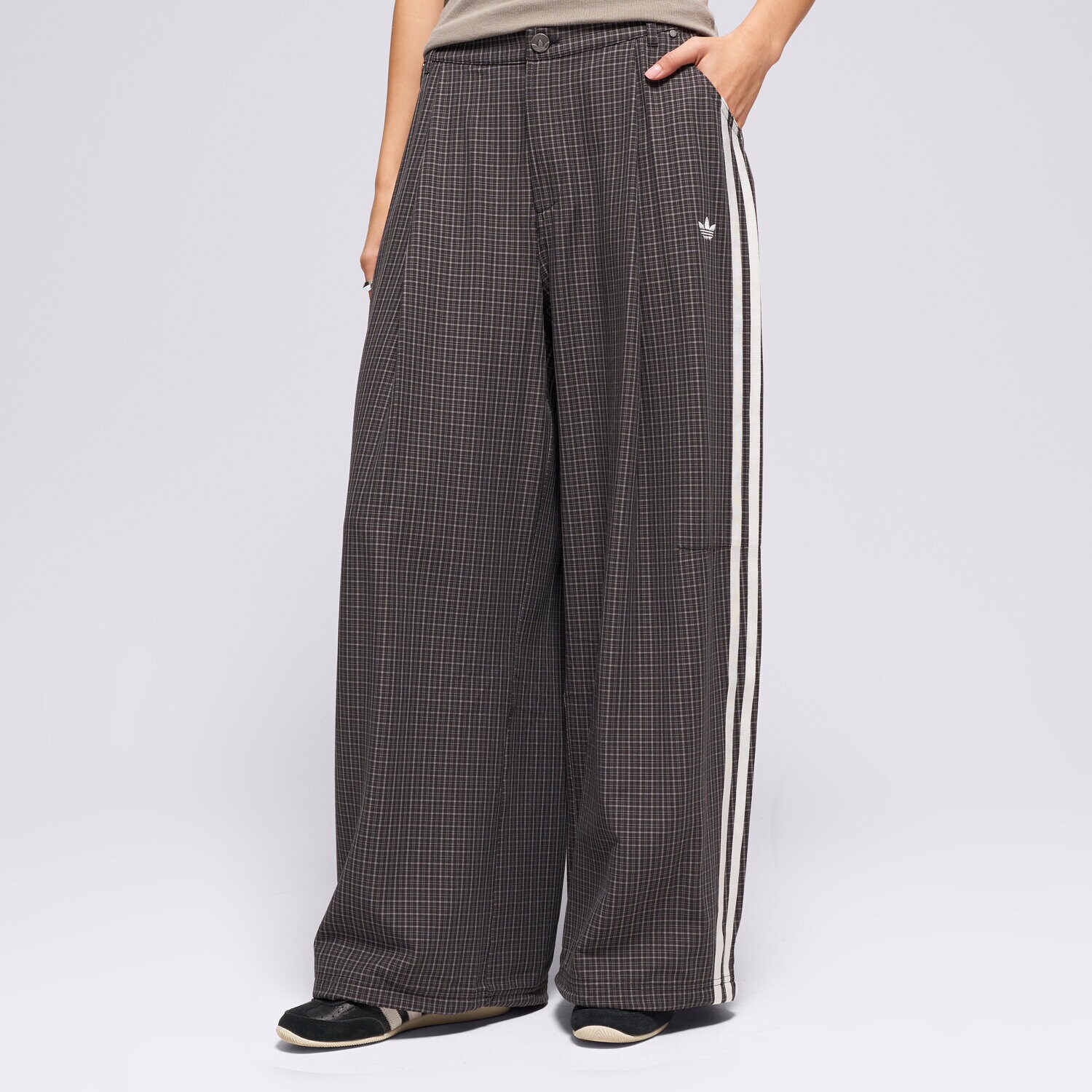 Femei pantaloni ADIDAS PANTALONI  CHECKS TROUSER LD5340 Negru