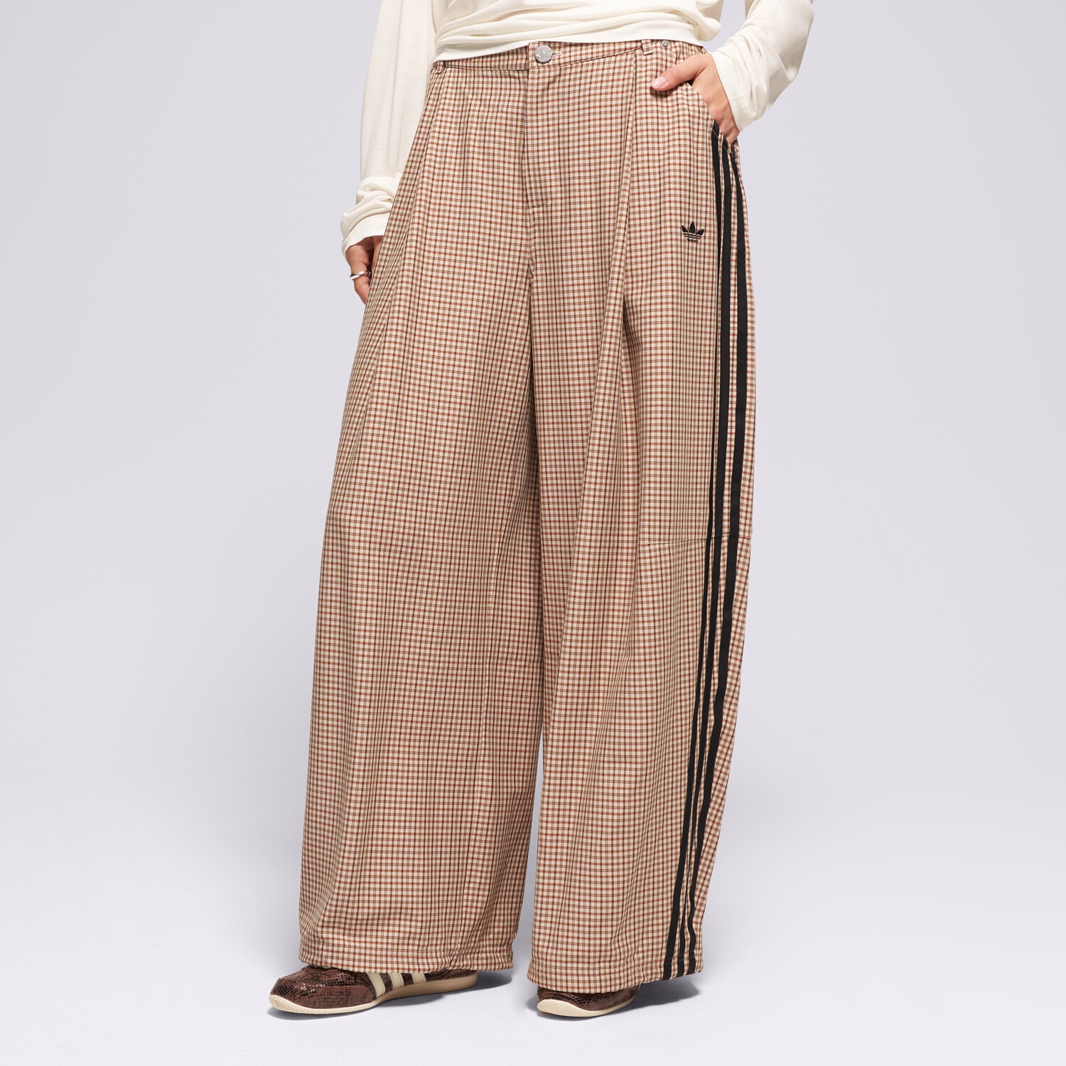 Femei pantaloni ADIDAS PANTALONI  CHECKS TROUSER LE8309 Bej