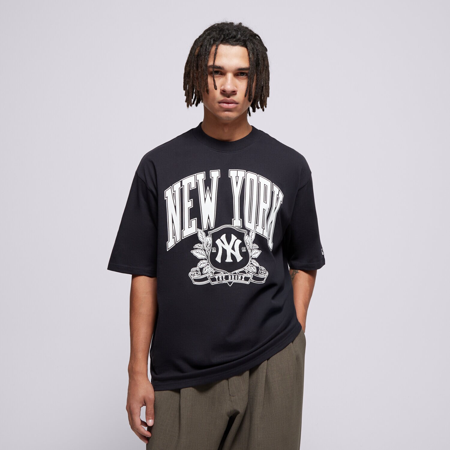 Bărbați tricou NEW ERA TRICOU MLB ARCH GRPHC OS NYY NEW YORK YANKEES 60897425 Bleumarin