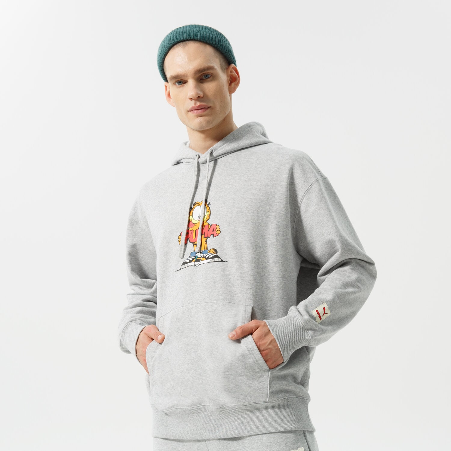 Bărbați bluză PUMA BLUZĂ CU GLUGĂ PUMA X GARFIELD HOODIE 534435 04 Gri