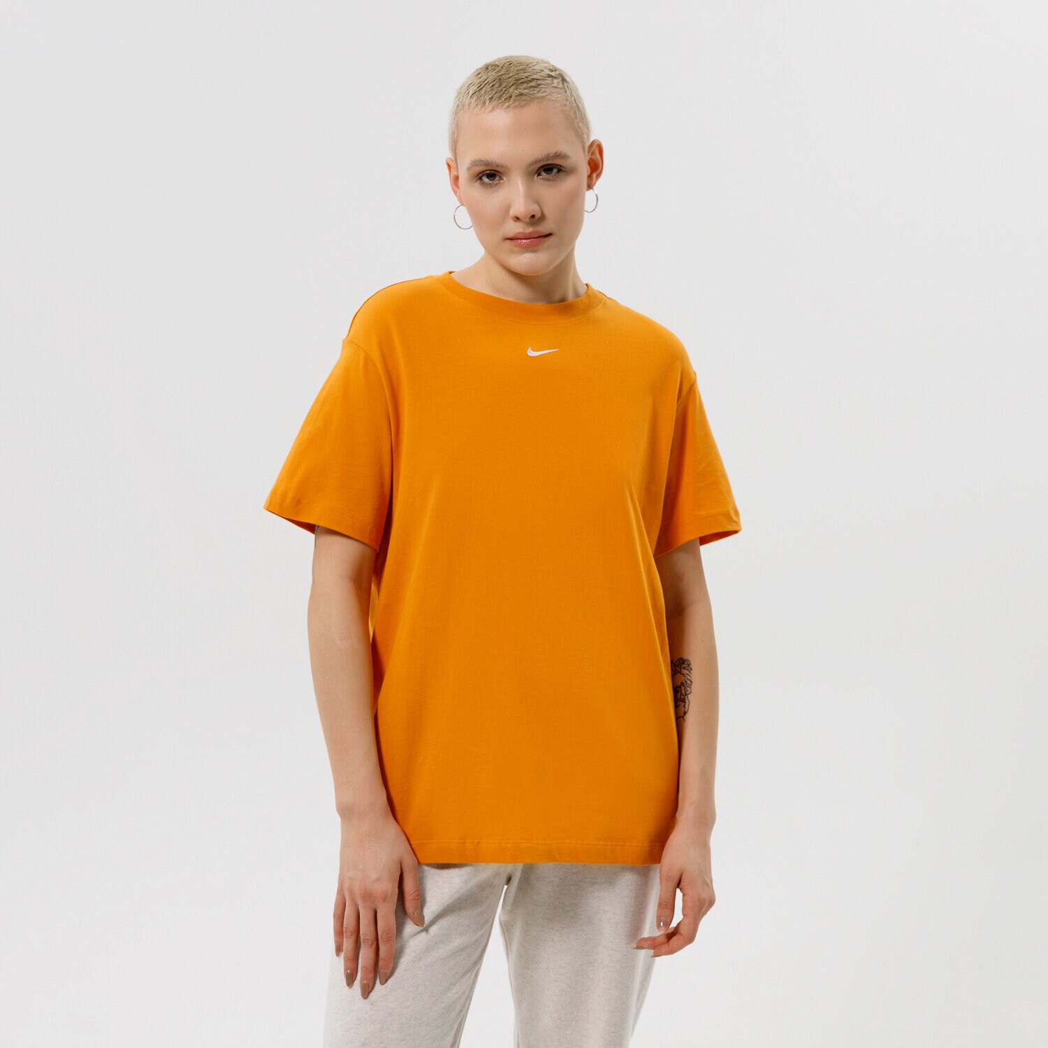 Femei tricou NIKE TRICOU SPORTSWEAR ESSENTIAL OVERSIZED DN5697-738 Galben Muștar