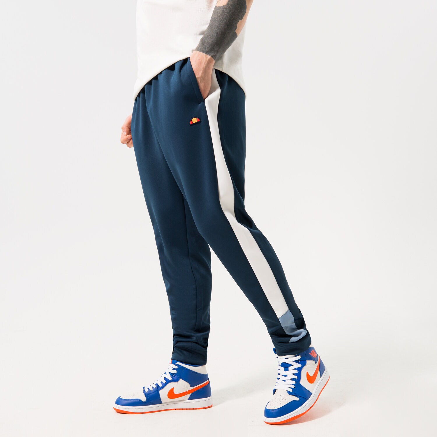 Bărbați pantaloni ELLESSE PANTALONI  SCUOLE TRACK PANT DBLUE SHR17432420 Albastru