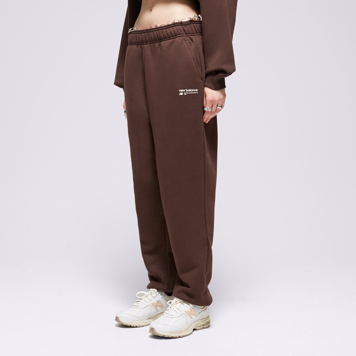 Femei pantaloni NEW BALANCE PANTALONI  LINEAR HERITAGE BRUSHED BAC WP33513KCF Maro