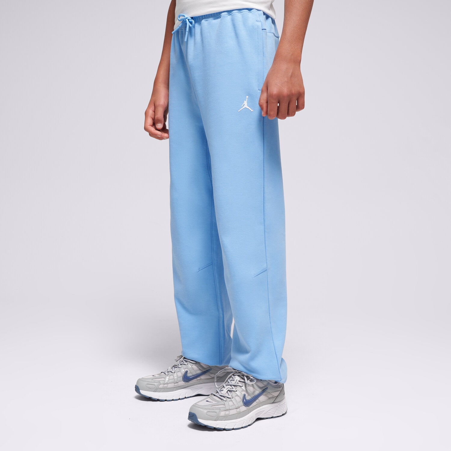 Pantaloni pentru copii JORDAN PANTALONI  JDB MJ SPORT STMT HOOP FLC PAN BOY 95D274-B9F Albastru