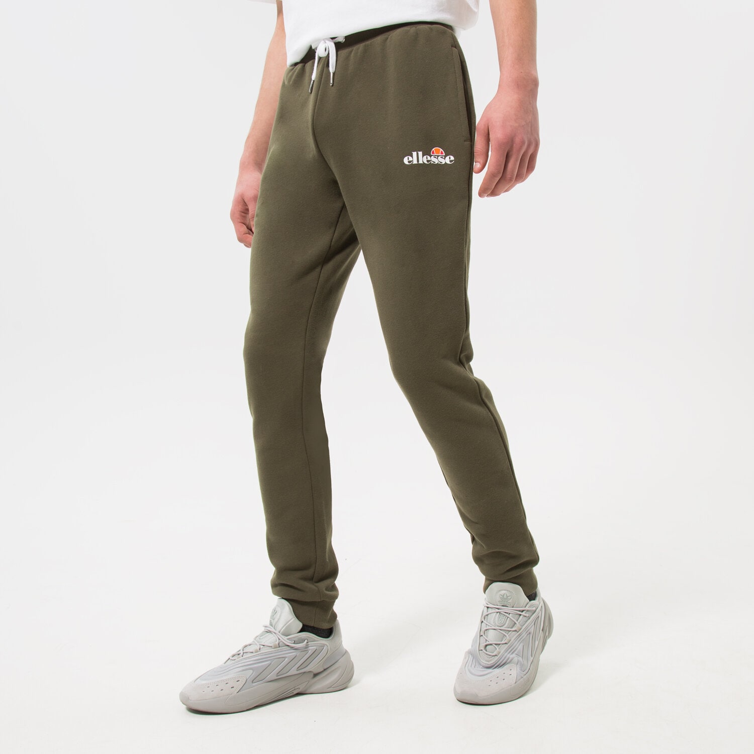 Bărbați pantaloni ELLESSE PANTALONI  GRANITE JOG PANT KHA SHK12643506 Kaki