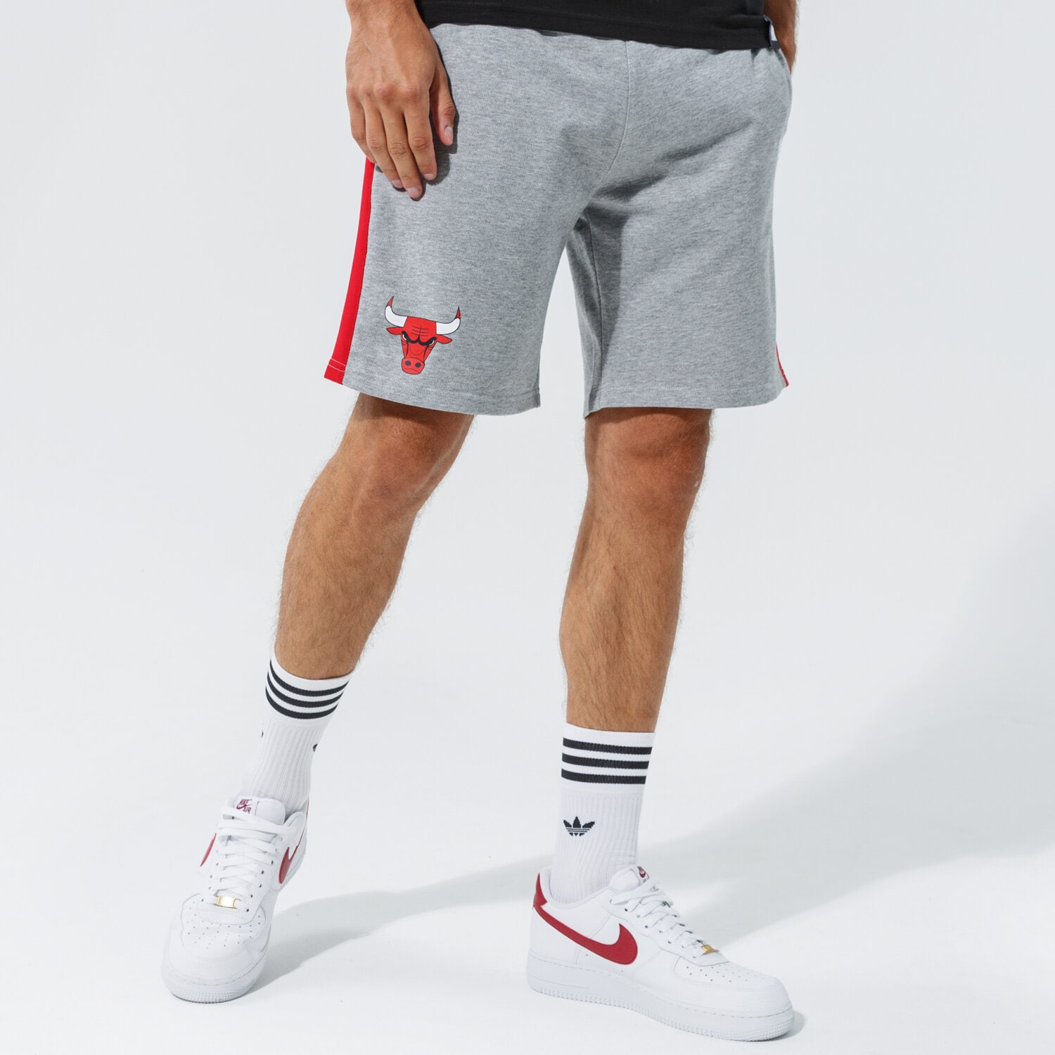 Femei pantaloni scurți NEW ERA PANTALONI SCURȚI NBA SIDE PANEL   SHORT BULLS CHICAG 12590890 Gri