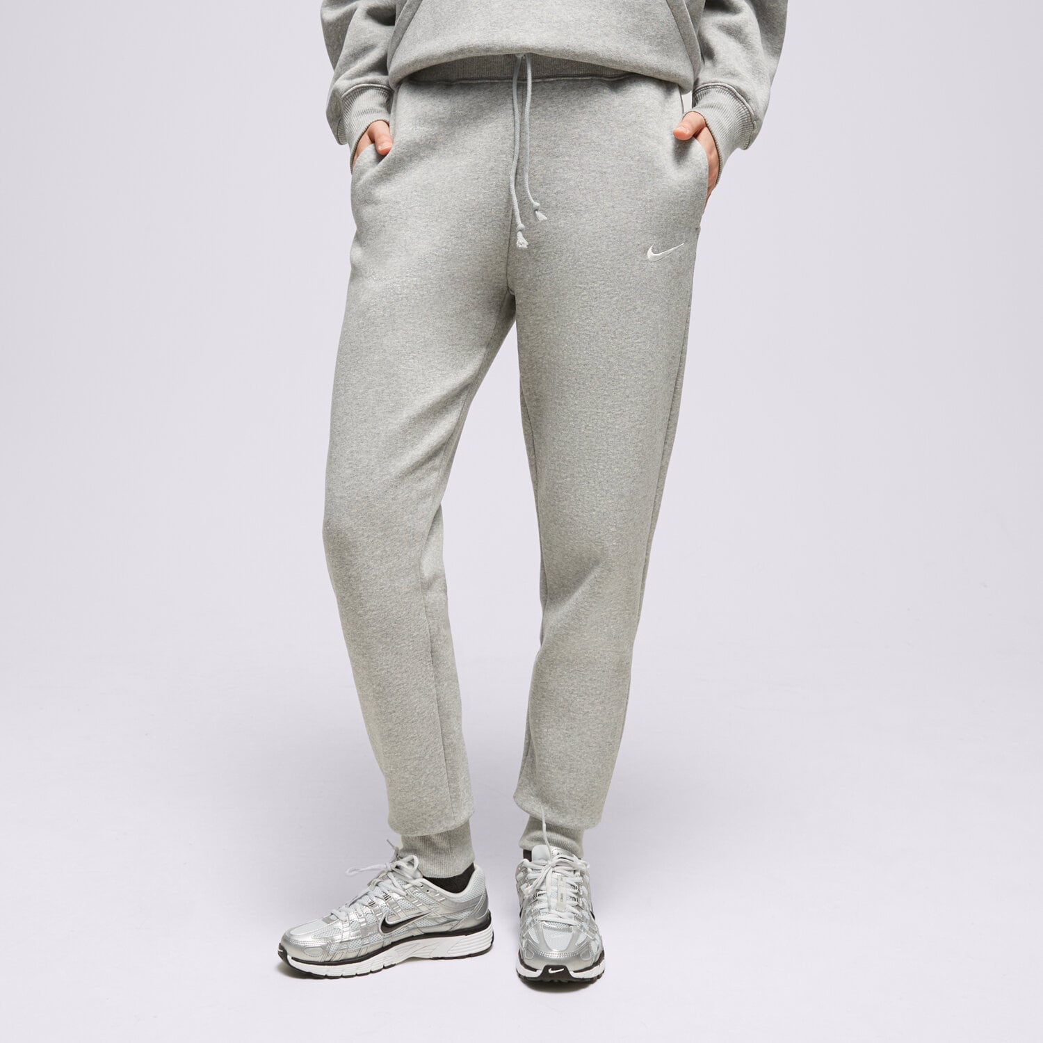 Femei pantaloni NIKE PANTALONI  W NSW PHNX FLC HR PANT STD DQ5688-063 Gri