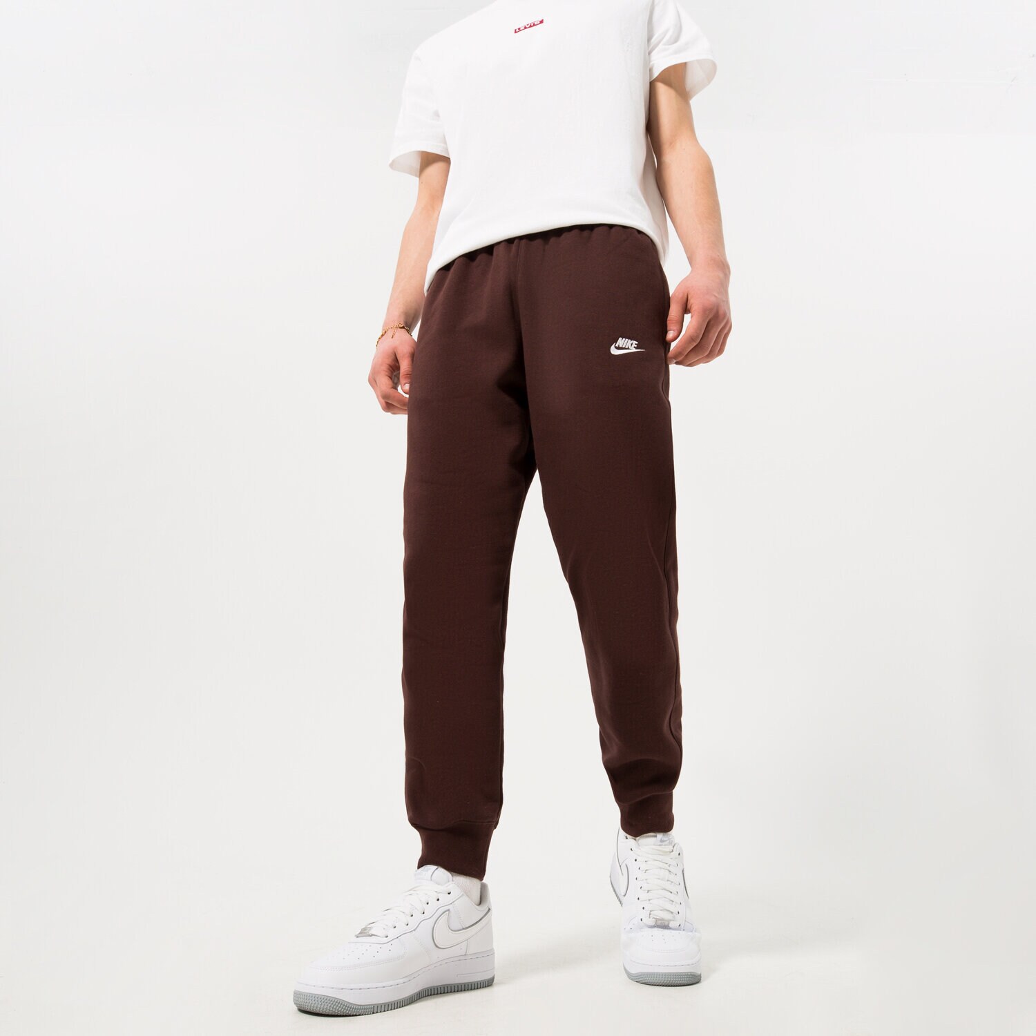 Bărbați pantaloni NIKE PANTALONI  SPORTSWEAR CLUB FLEECE BV2671-227 Maro