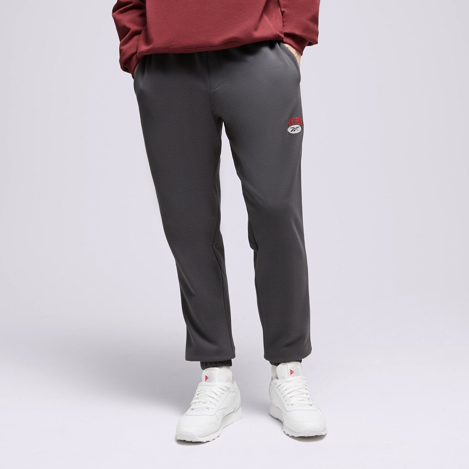 Bărbați pantaloni REEBOK PANTALONI  CL AE PANT 100035356 Negru