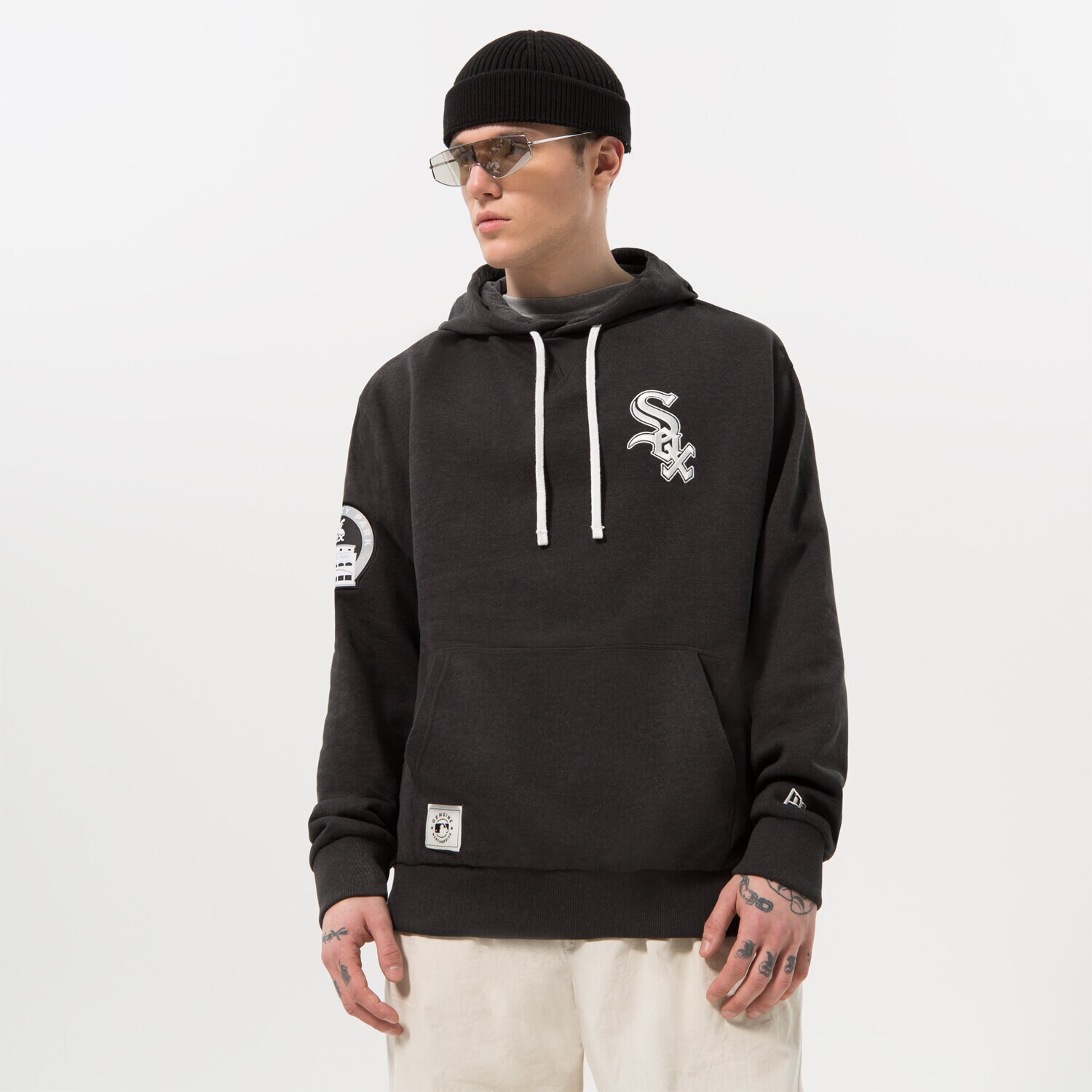 Bărbați bluză NEW ERA BLUZĂ CU GLUGĂ HERITAGE SOX CHICAGO WHITE SOX 60332234 Negru