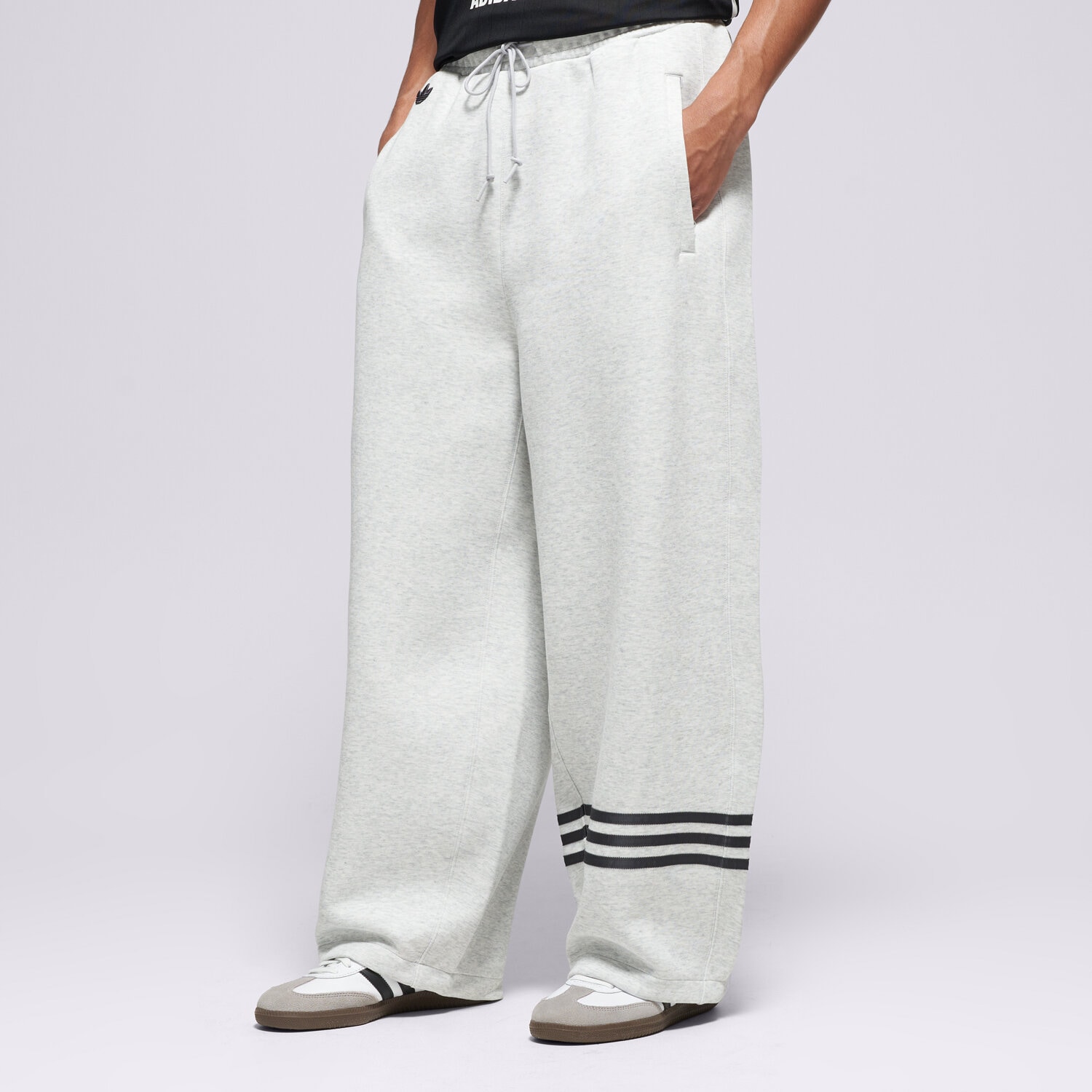 Bărbați pantaloni ADIDAS PANTALONI  NC LO PANTS JW5443 Gri