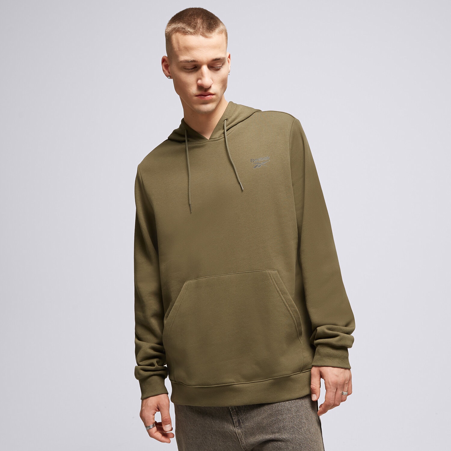 Bărbați bluză REEBOK BLUZĂ CU GLUGĂ RI LEFT CHEST LOGO HOOD 100071618 Negru