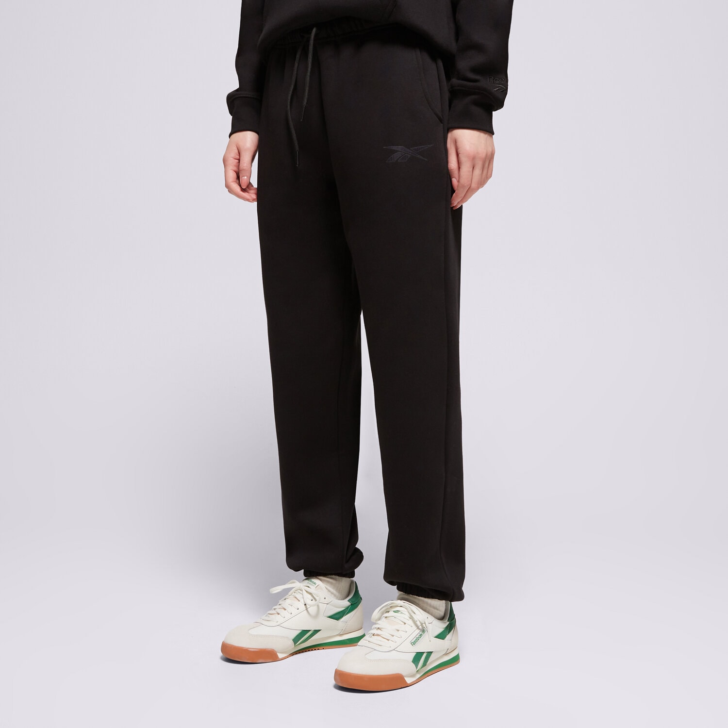 Femei pantaloni REEBOK PANTALONI  AMANDA ELASTICATED 100239801 Negru